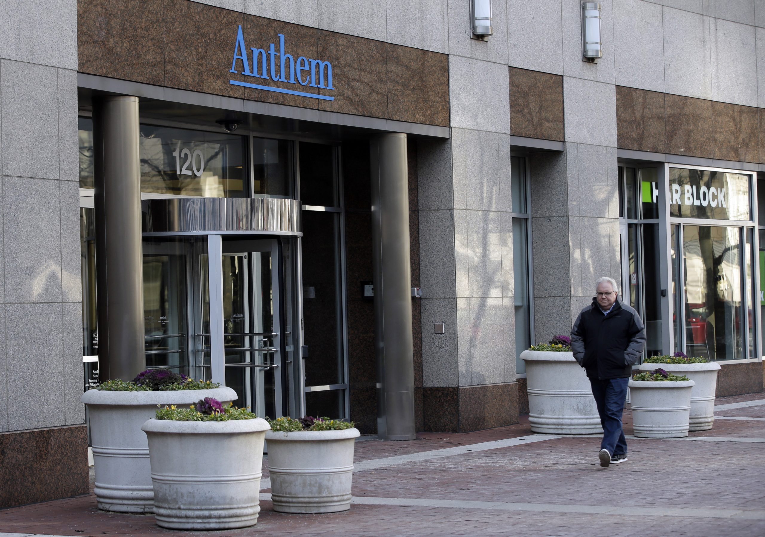 U.S. will try to block big insurance mergers