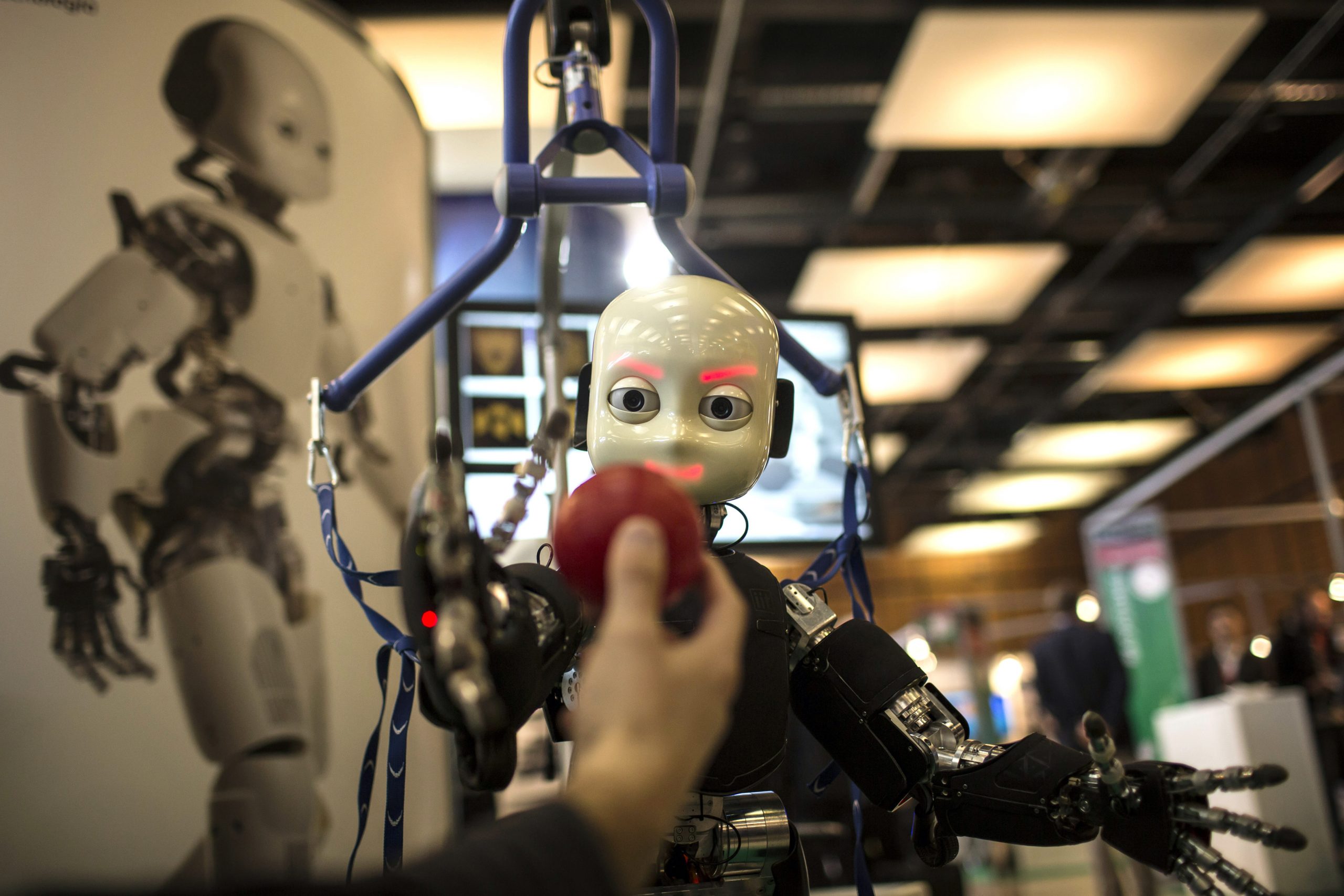 Pew: Split views on robots’ employment benefits