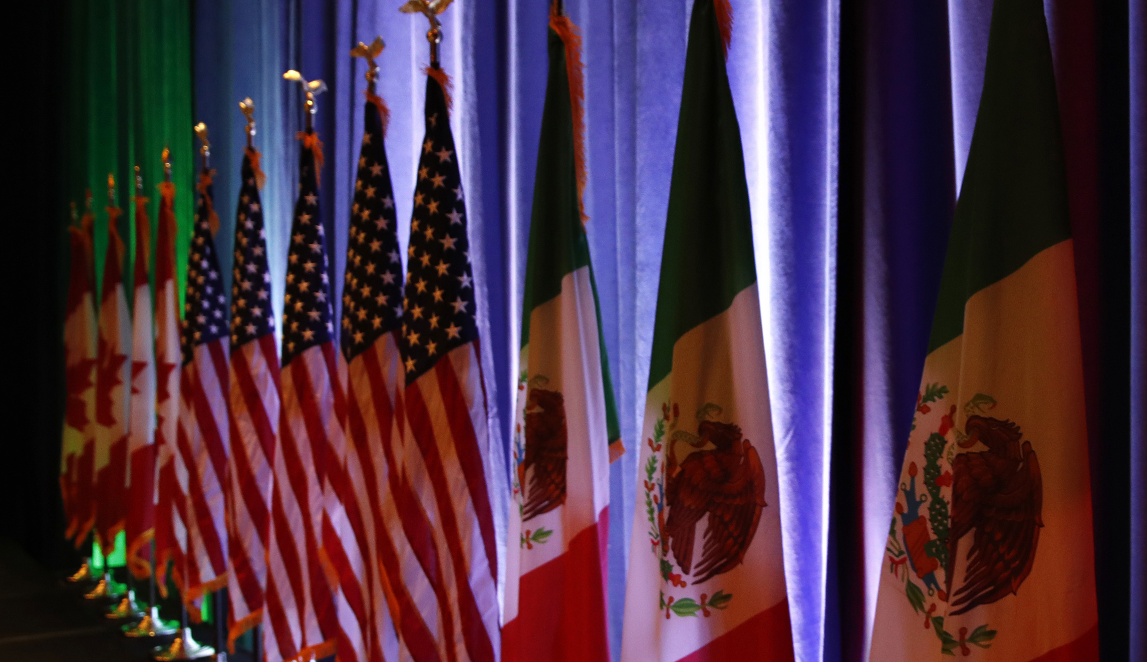 Slight majority of investors think Trump bluffing on NAFTA