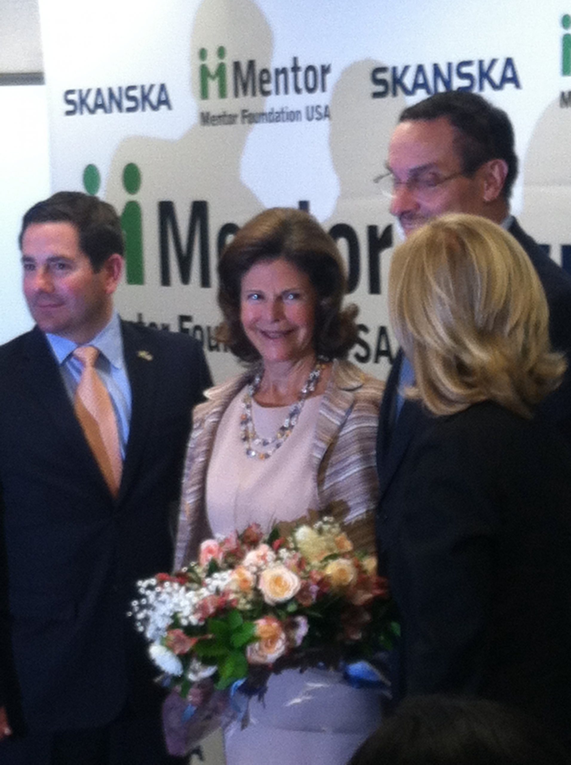 Queen visits construction site in Southeast Washington