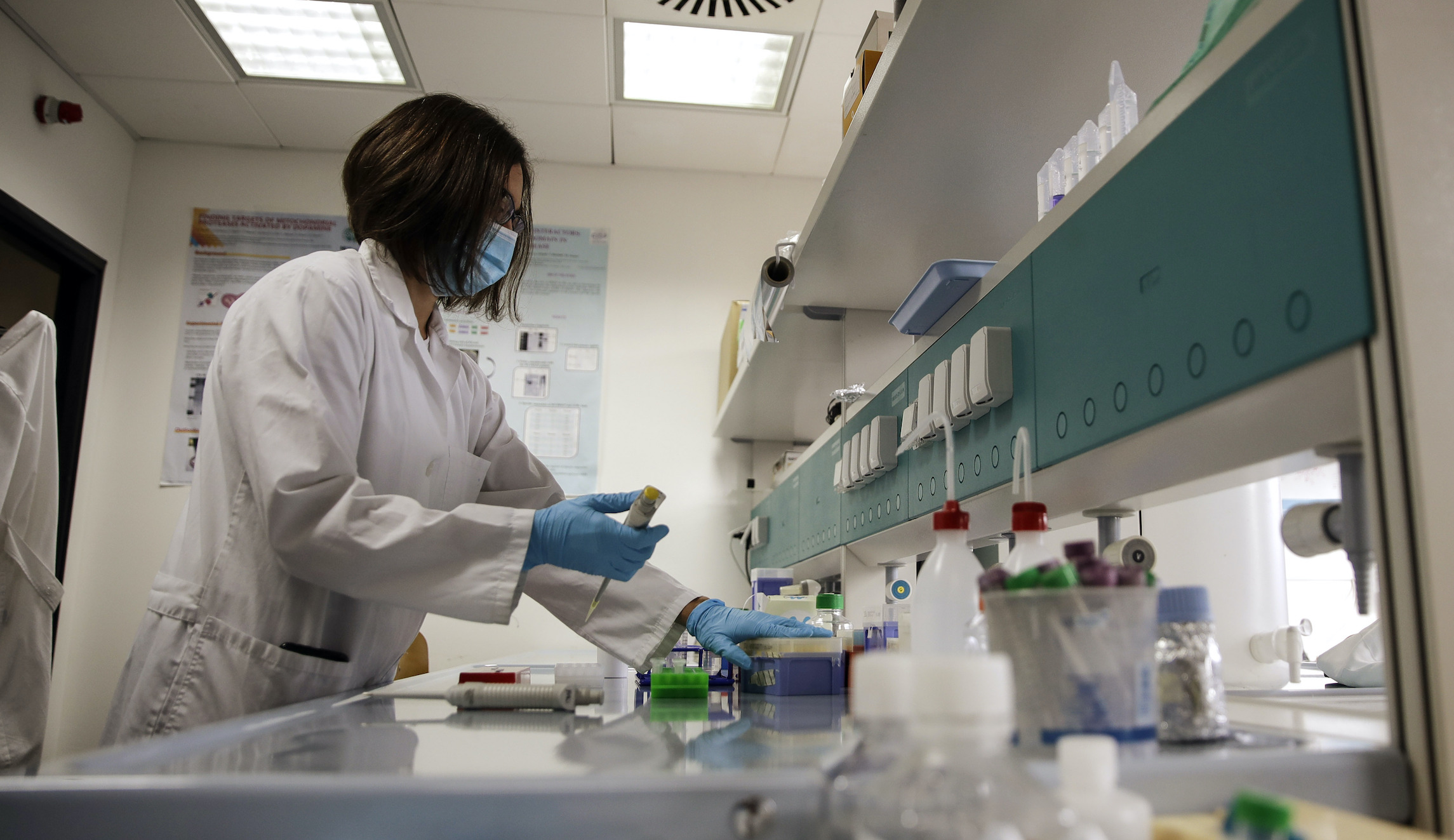 The coronavirus can stay behind on hard surfaces for nearly a month, study finds