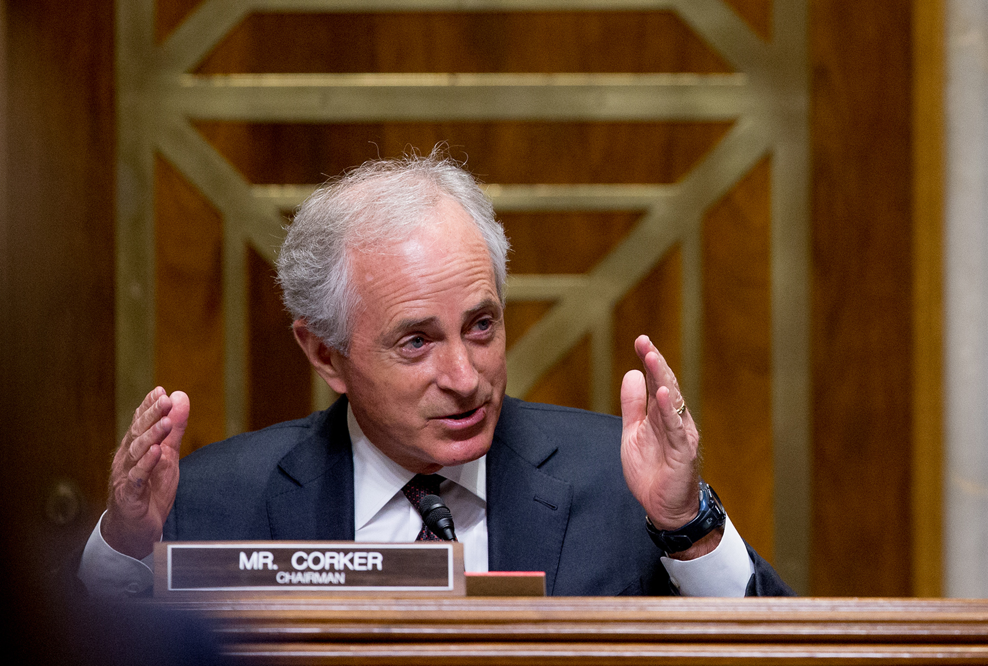 Sen. Corker offers to advise Trump on foreign policy