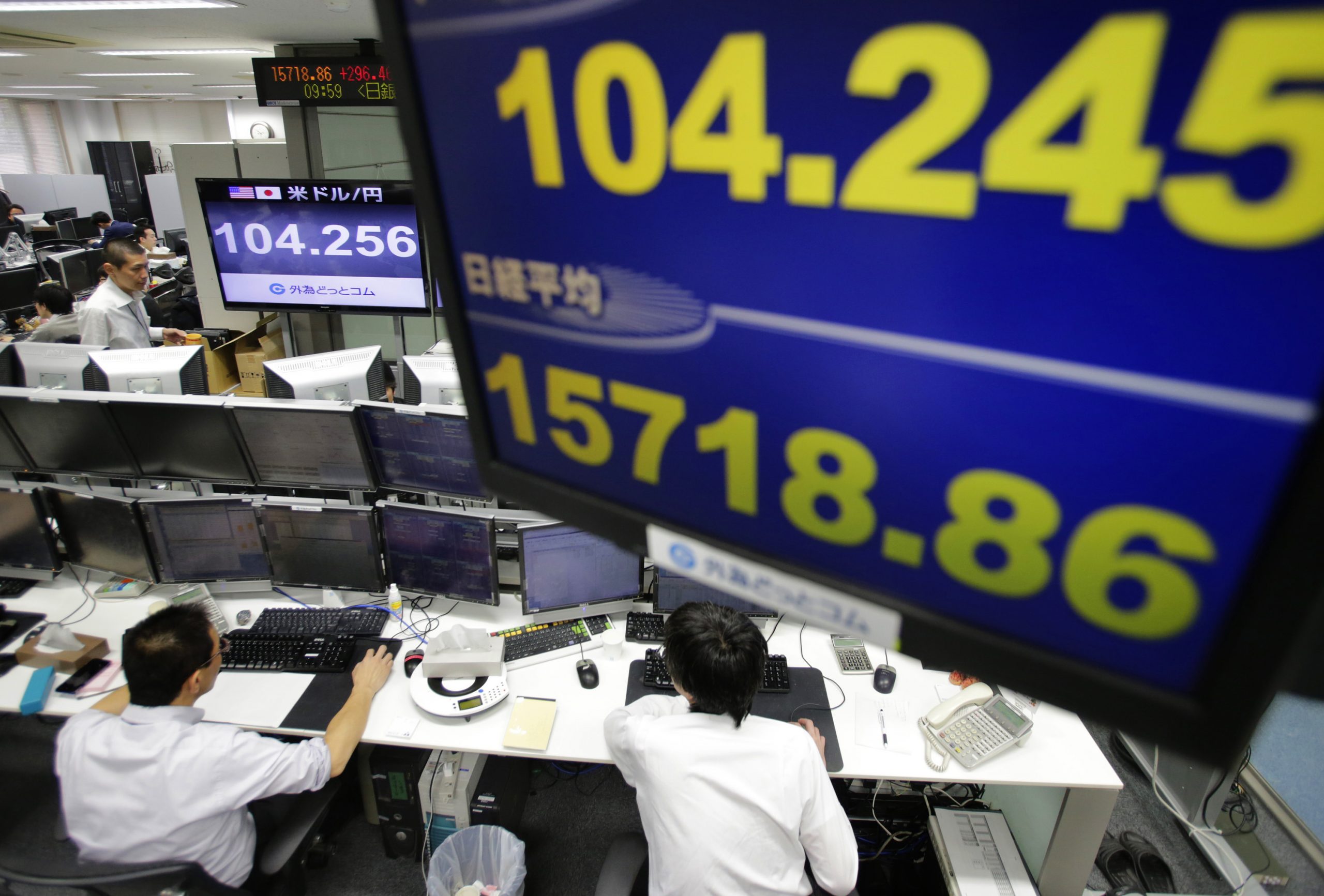 World Bank sees global economy picking up