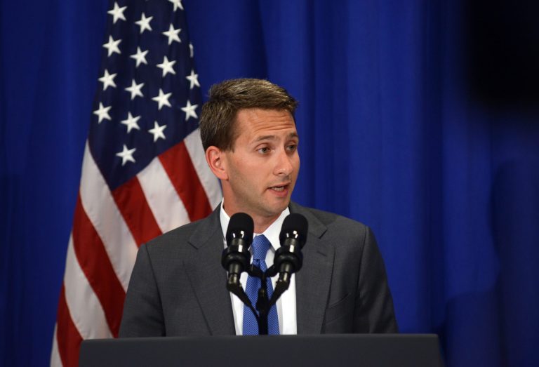 White House Principal Deputy Press Secretary Eric Schultz gives a press briefing to the media at the Edgartown School on August 22, 2014 in Edgartown, Martha's Vineyard, Massachusetts.(Photo by Darren McCollester/Getty Images)