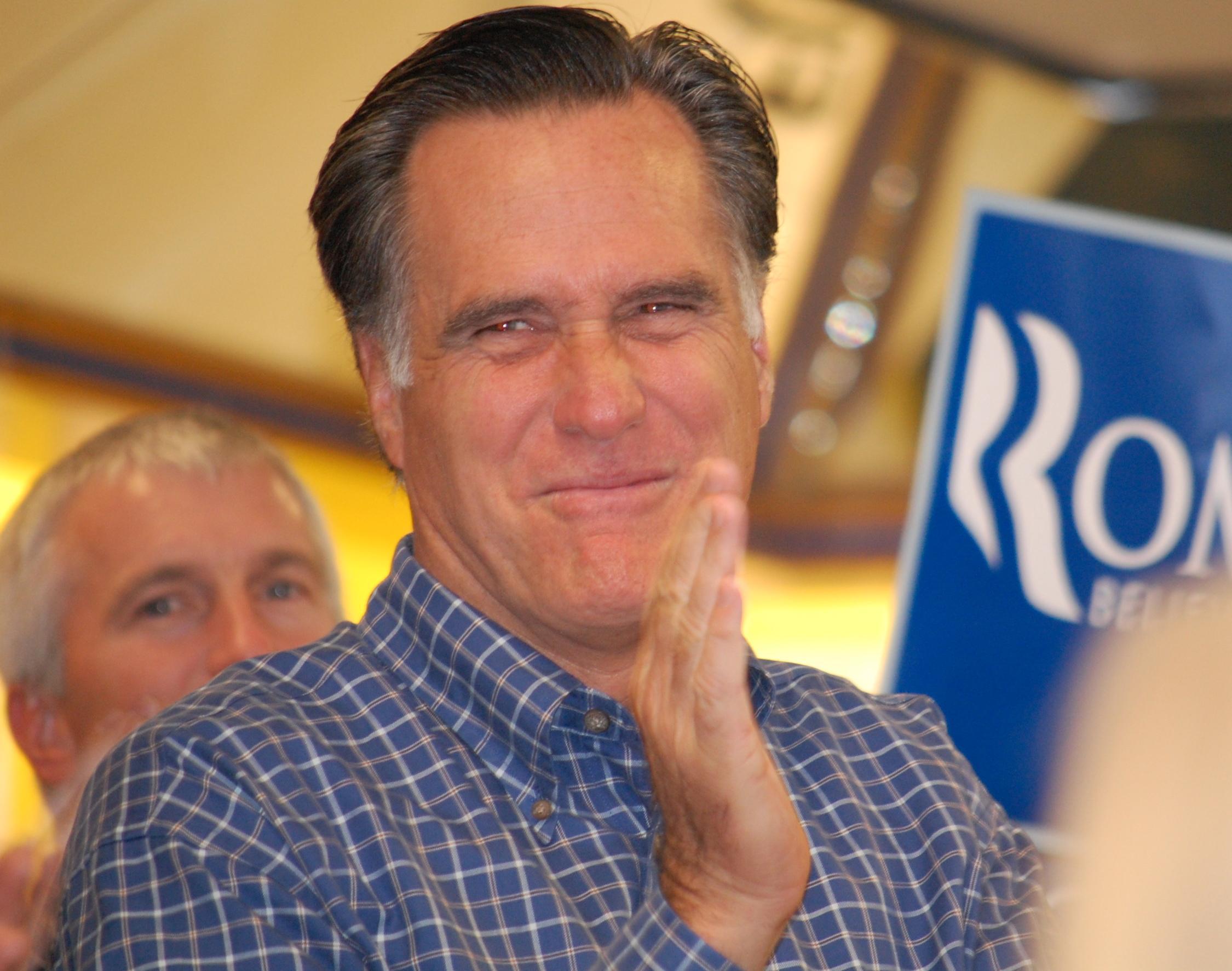 Romney tests Iowans’ humor