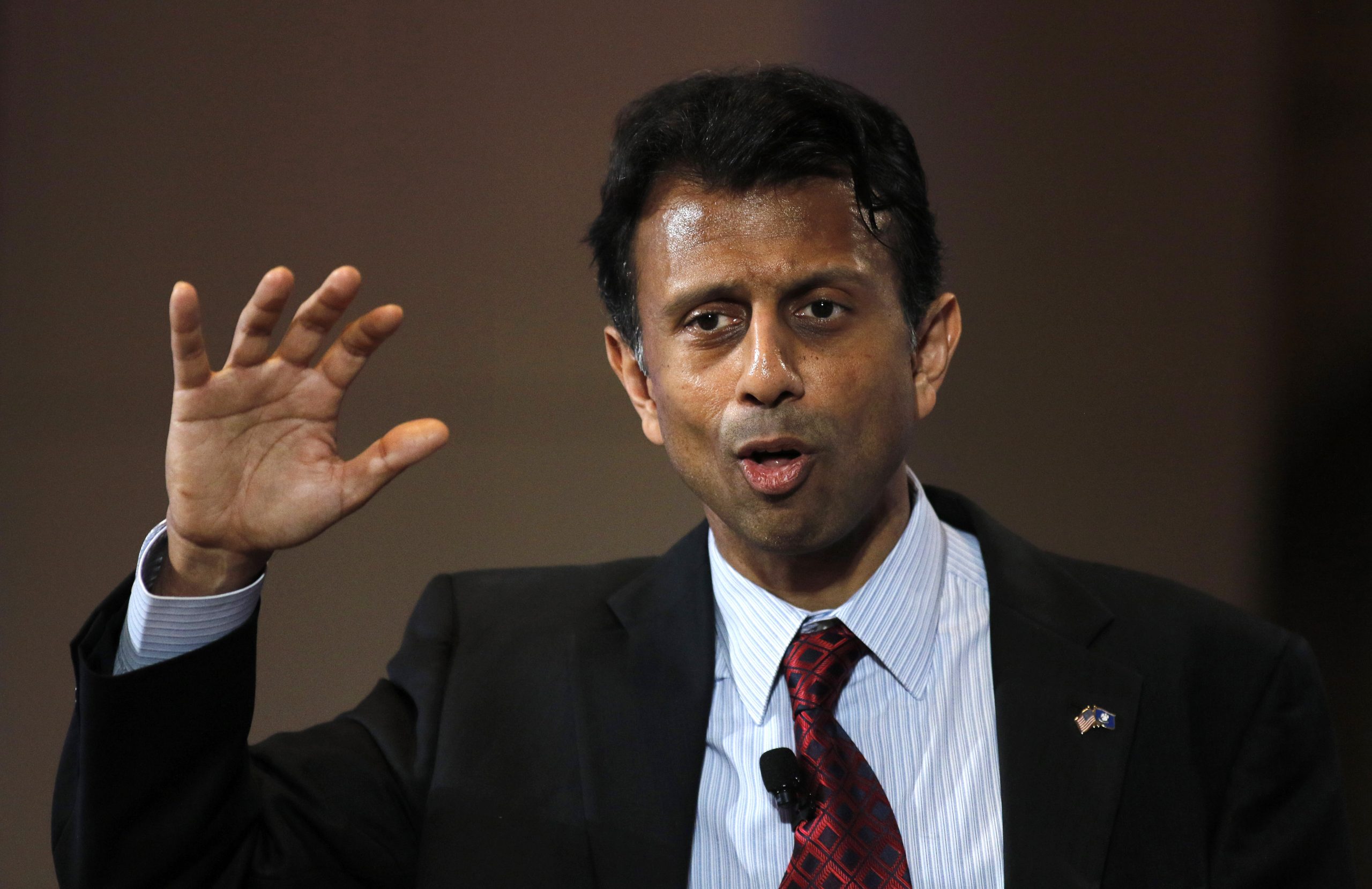 Bobby Jindal and Hillary Clinton tussle on Twitter