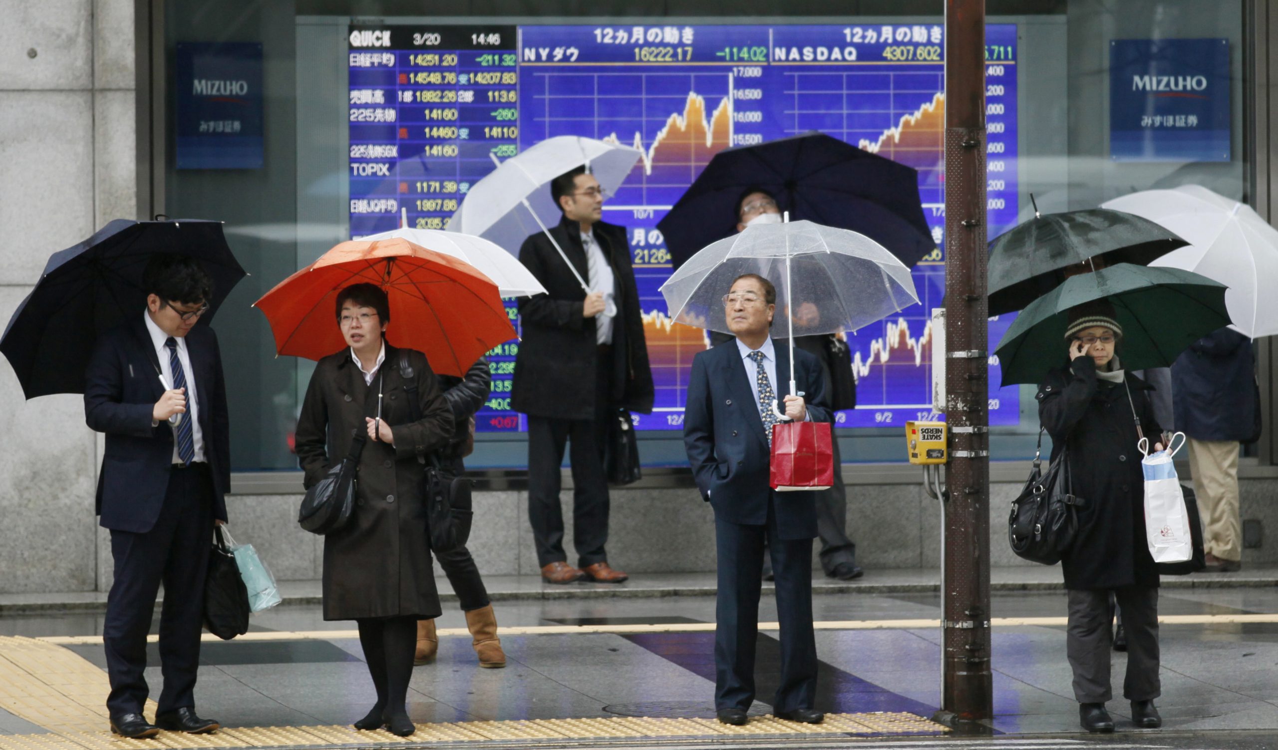 Asian markets bounce on upbeat US economic data