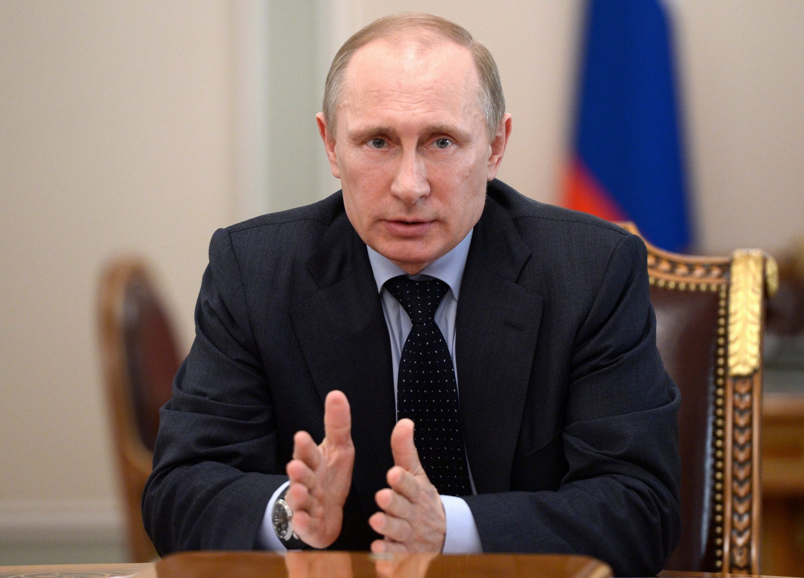 Vladimir Putin calls Obama to discuss Ukraine crisis