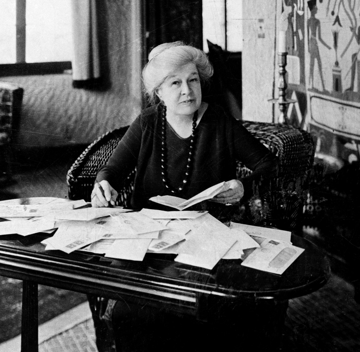 Dorothy Dix (real name Elizabeth Meriwether Gilmer, 1861-1951), pictured in 1940. At its peak, her advice column ran in 273 newspapers.