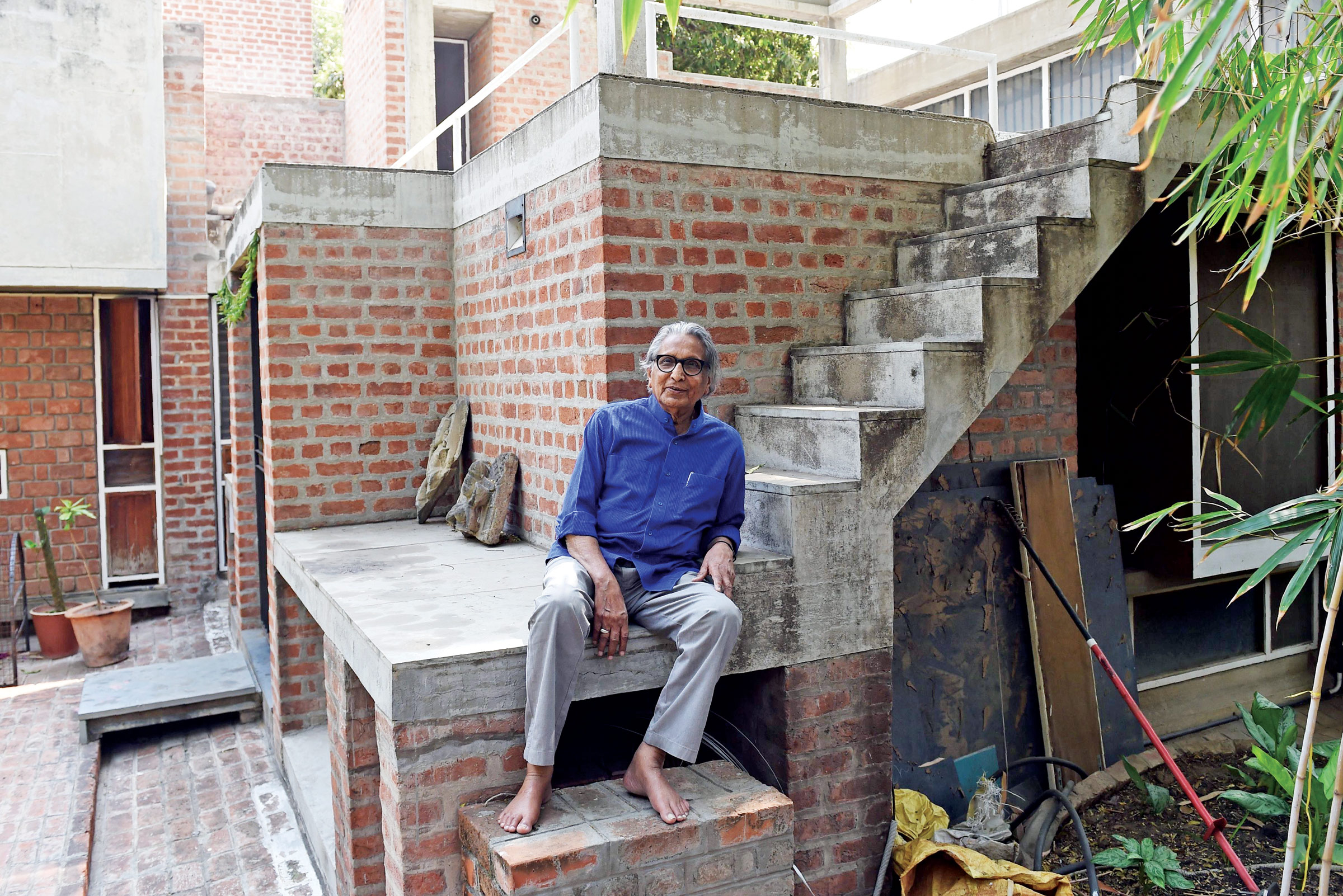 Doshi photographed in March 2018 at Kamala House (built 1963, extended 1986), his home in Ahmedabad, named after his wife.