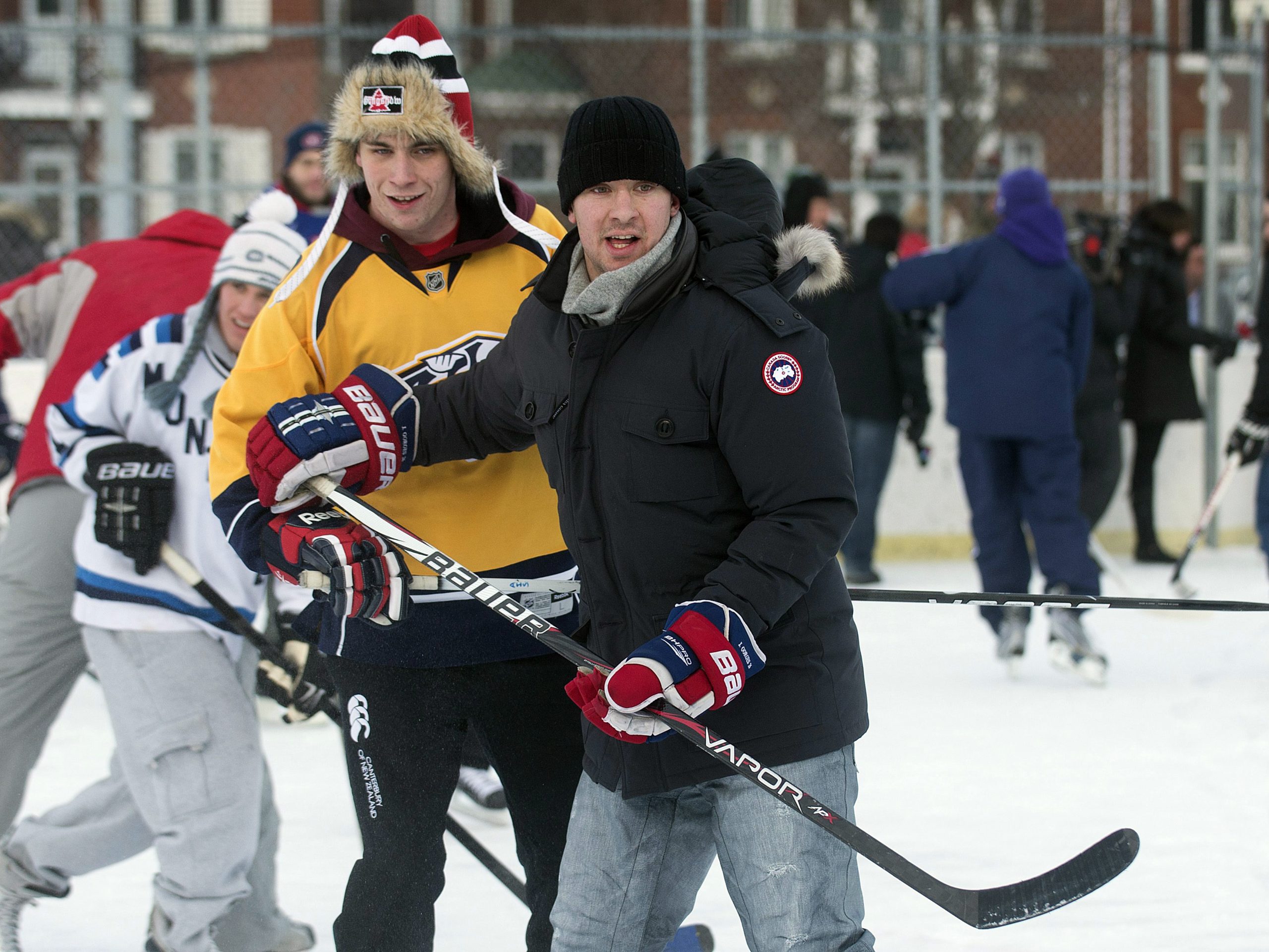 Canadiens’ Gorges holds outdoor game with fans