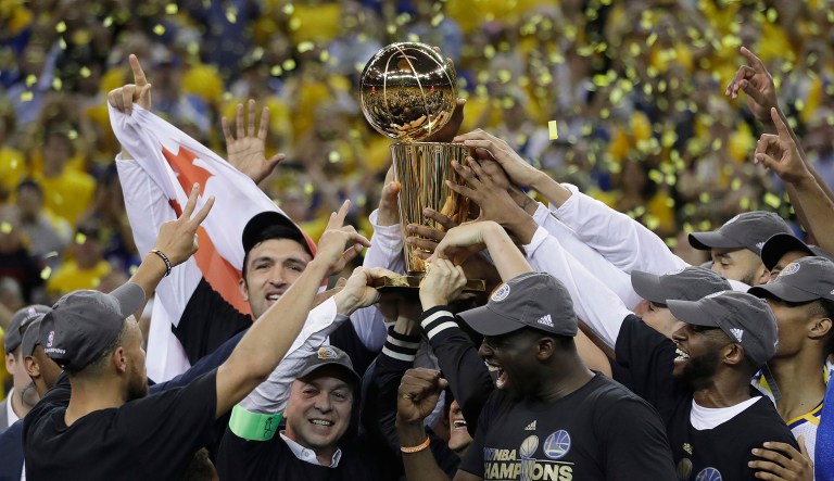 The Golden State Warriors have decided not to visit the White House to celebrate their NBA Finals victory last season after President Trump pulled his invite to Warriors guard Stephen Curry. (AP Photo/Marcio Jose Sanchez)
