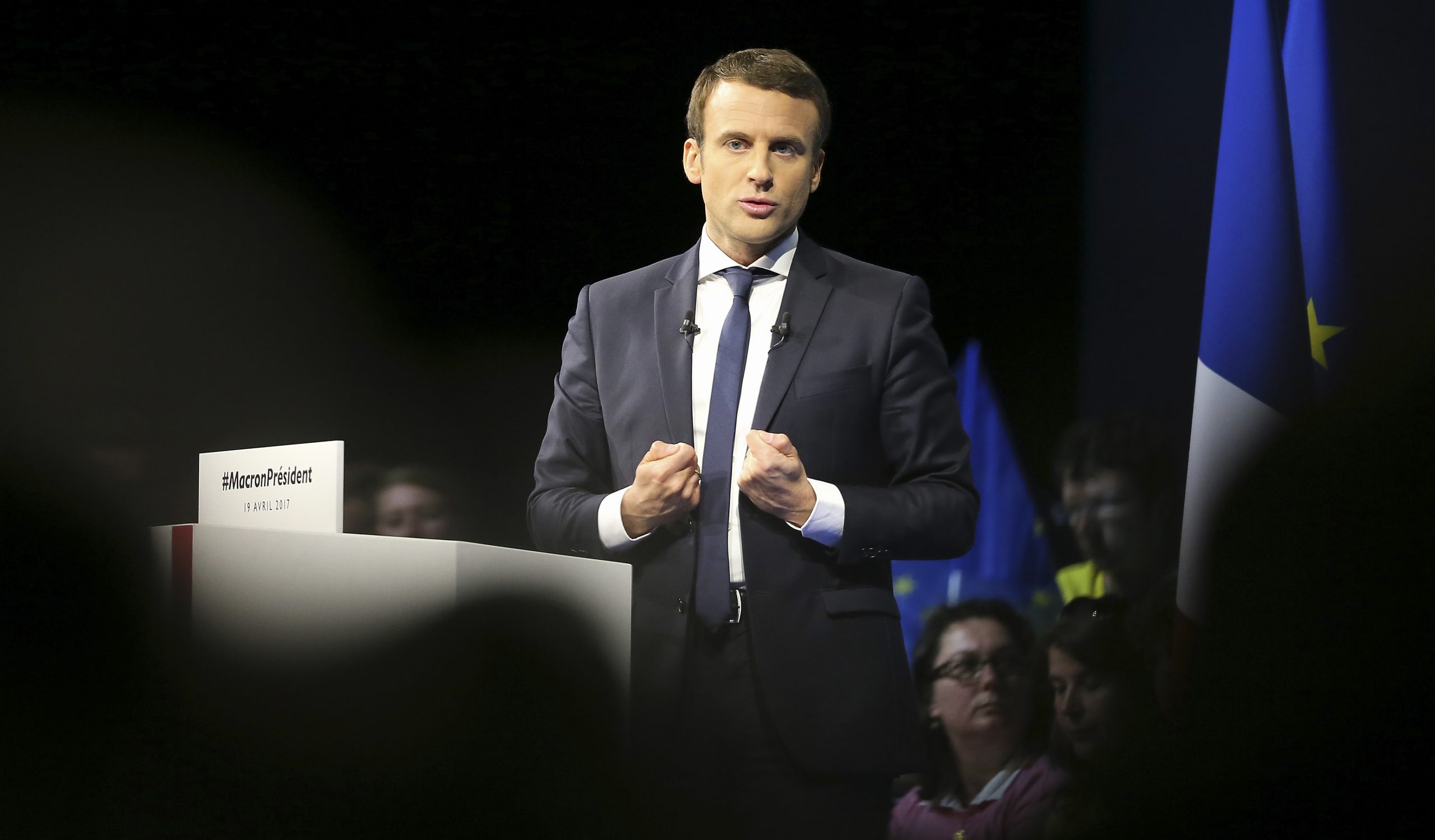 Obama speaks with French presidential candidate Emmanuel Macron