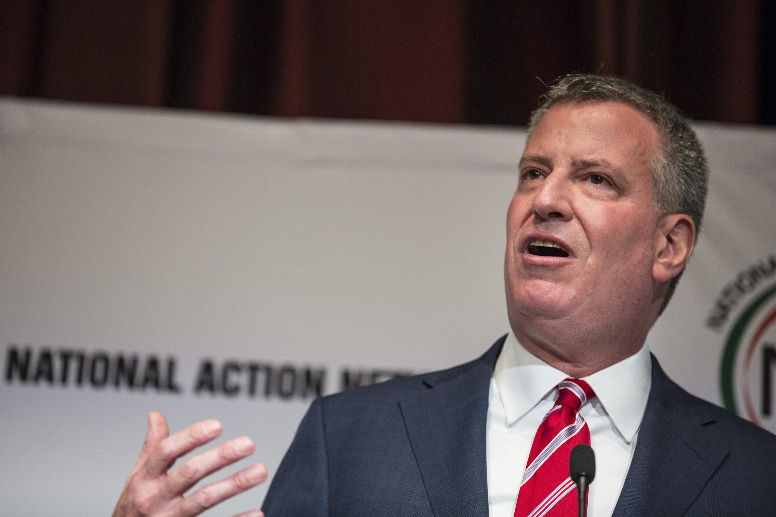 NYC mayor not yet ready for Hillary