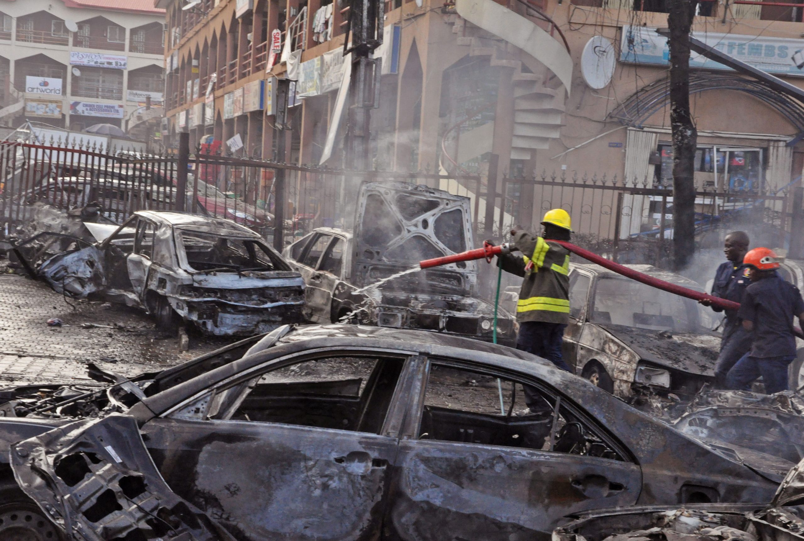 Explosion rocks mall in Nigerian capital