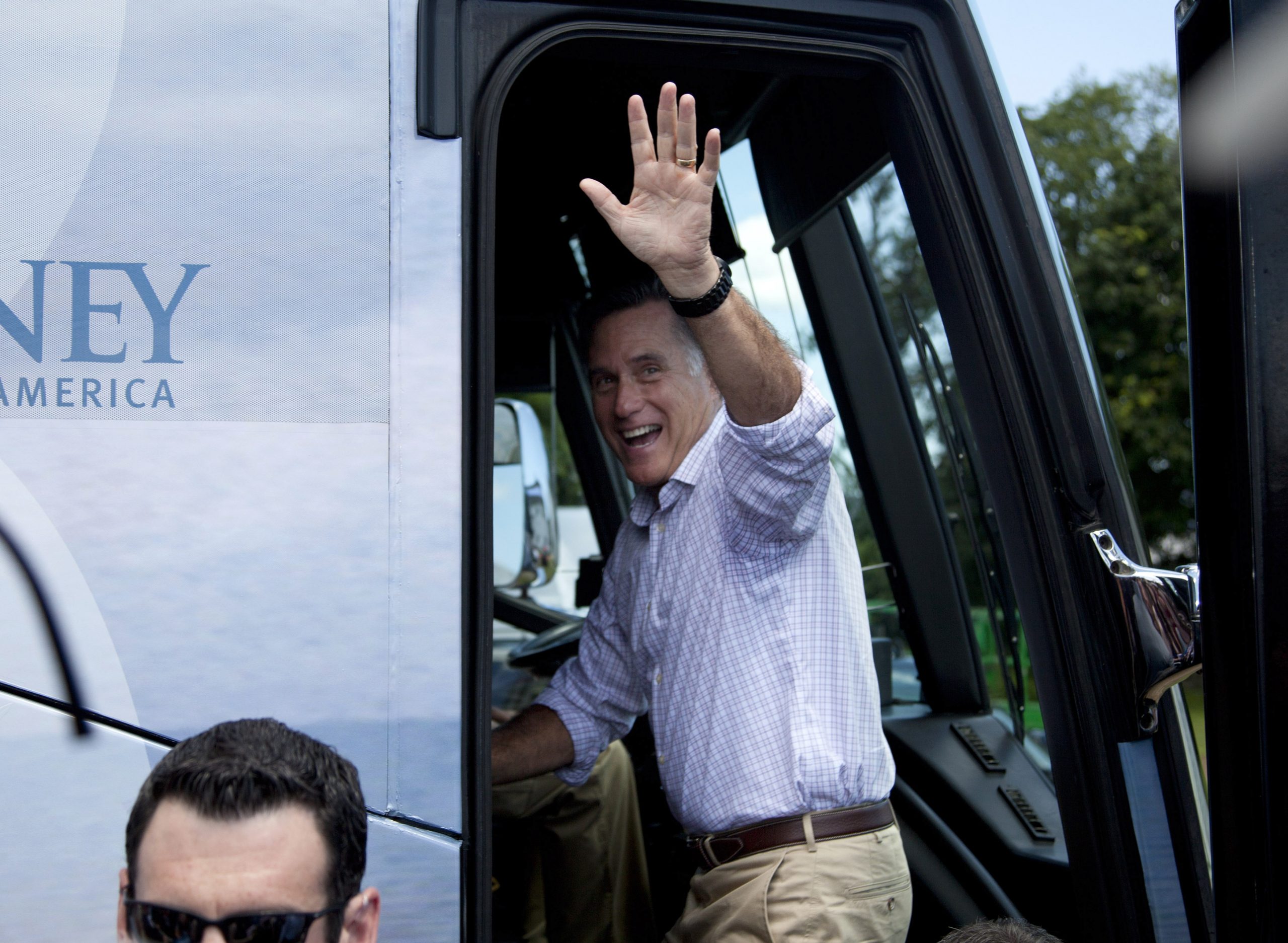 Romney says immigration decision complicates issue