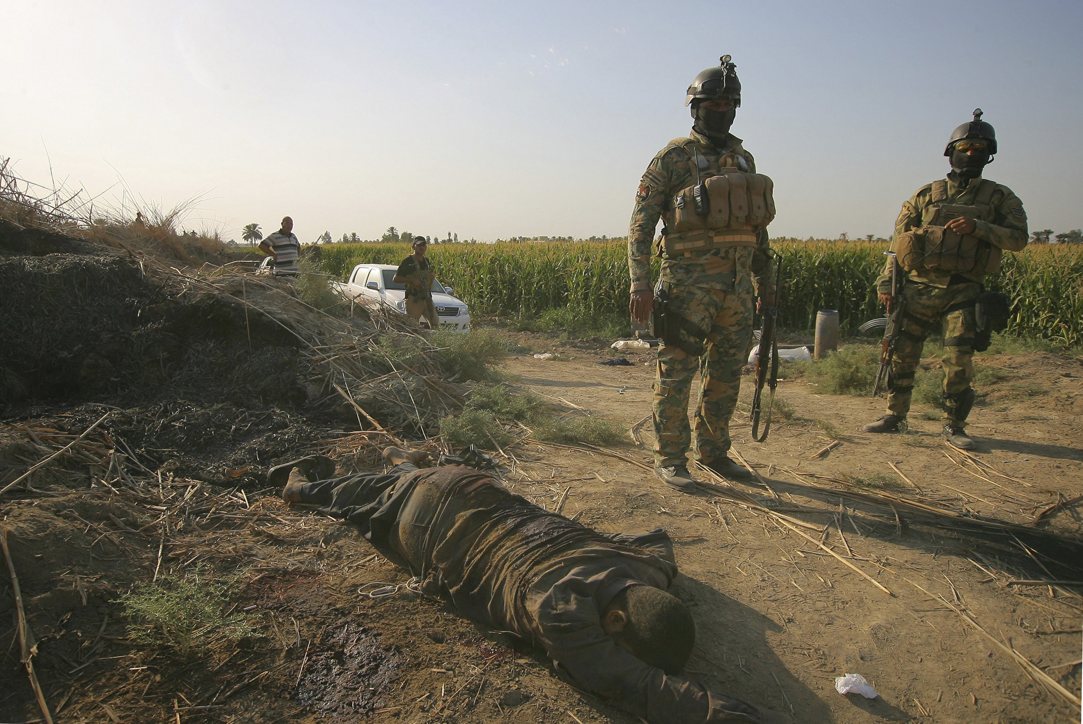 Islamic State group publicly kills 6 Iraqi troops