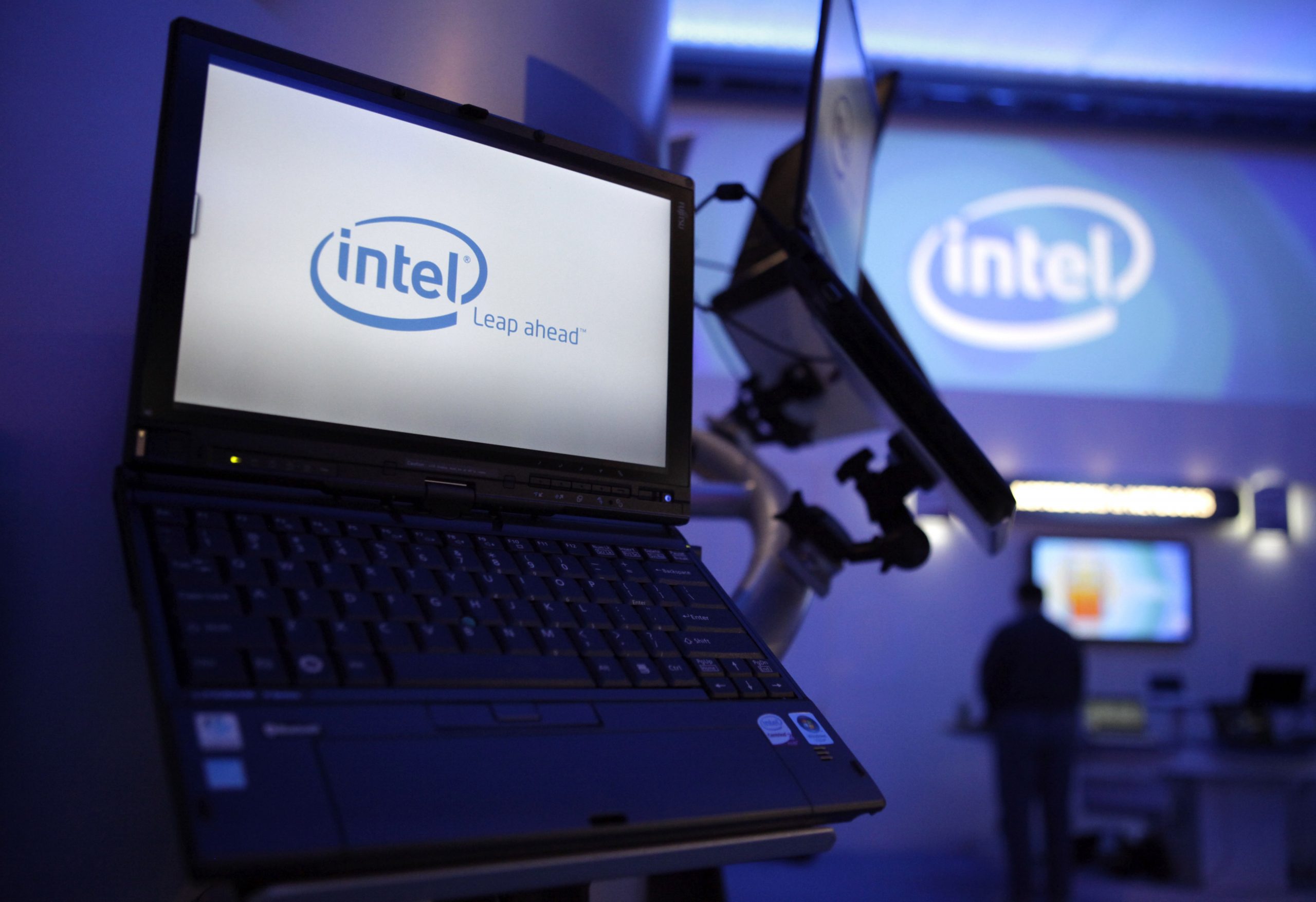 Intel’s mobile-chip progress falters as PC market stabilizes