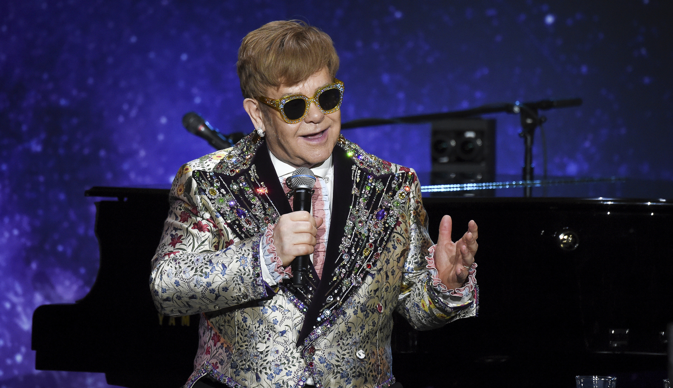 Elton John endorses Gov. Andrew Cuomo