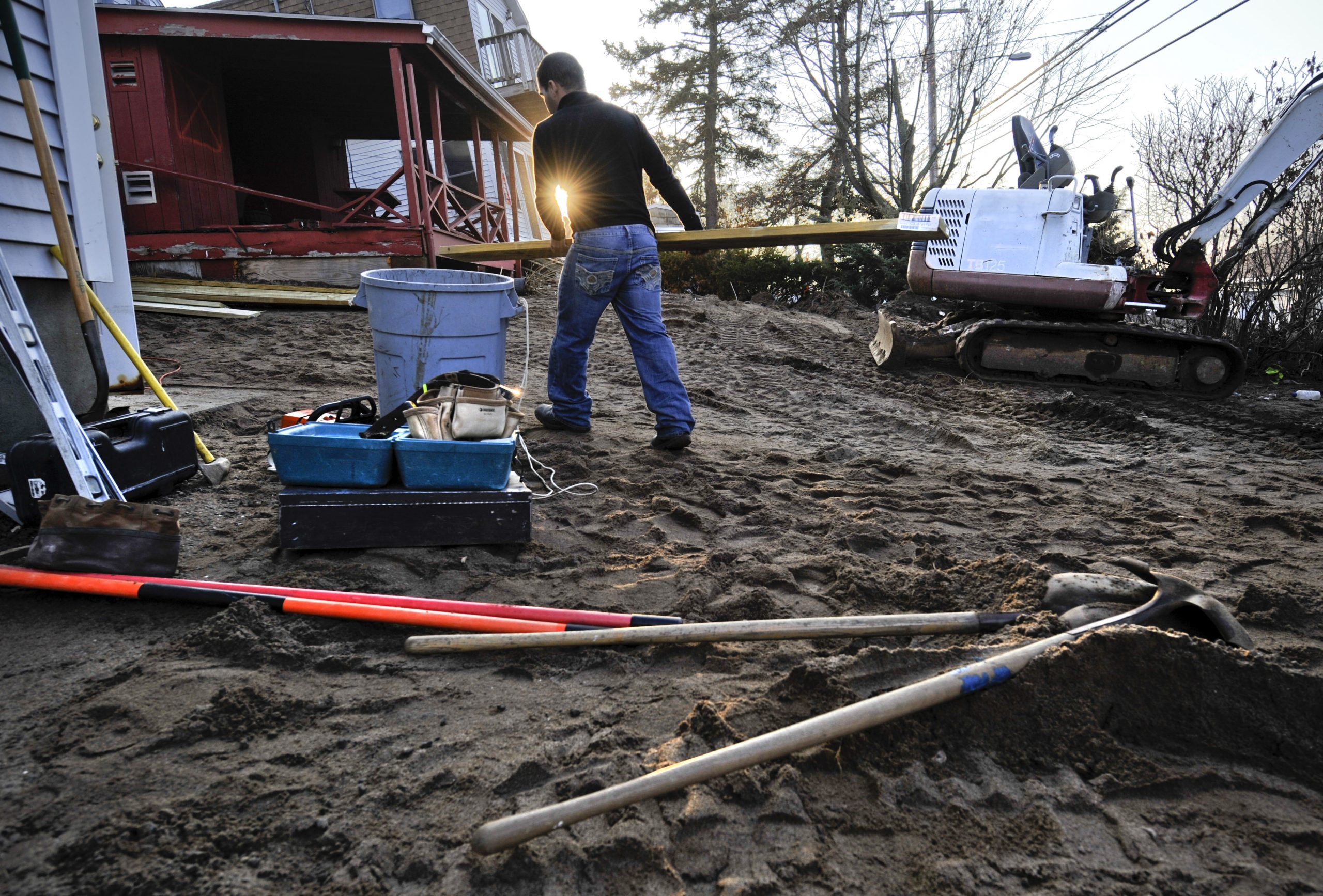 Sandy brings economic booms, busts to Northeast
