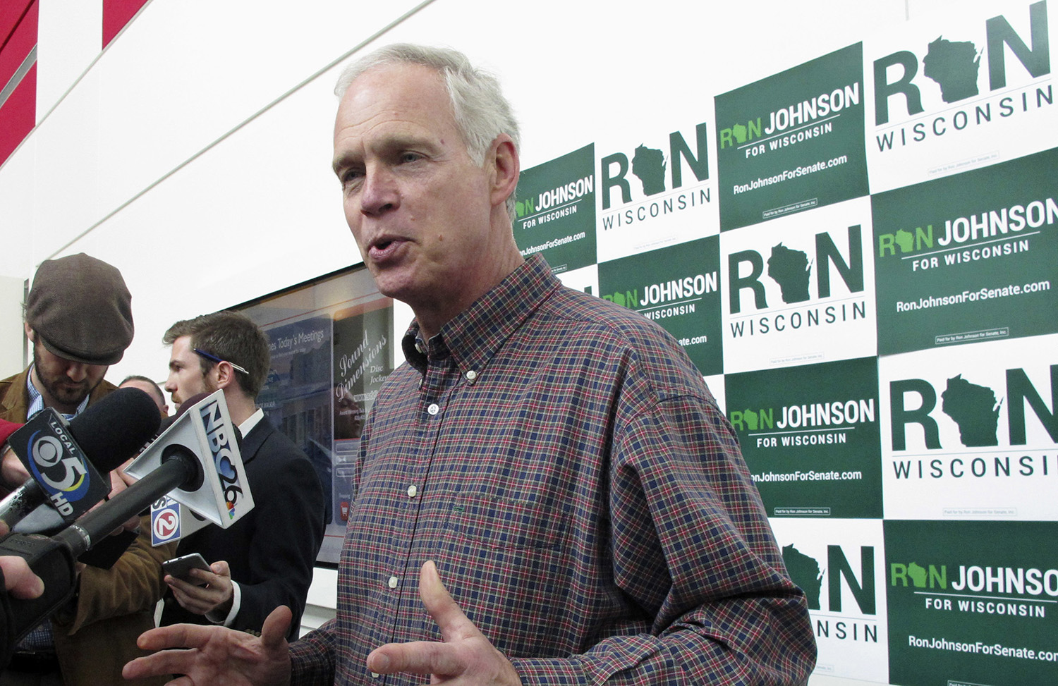 Wisconsin senator burnishes outsider cred to survive Trump