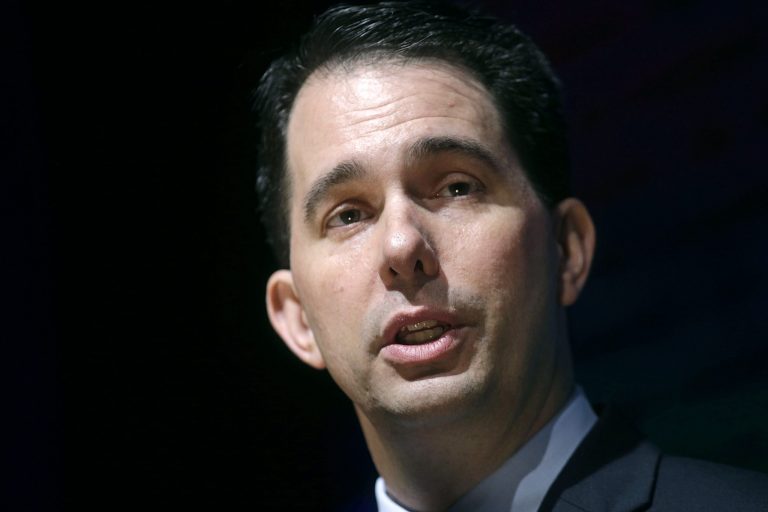 Walker's answer on Iraq seemed to contradict the answers of other Republican candidates.Â 