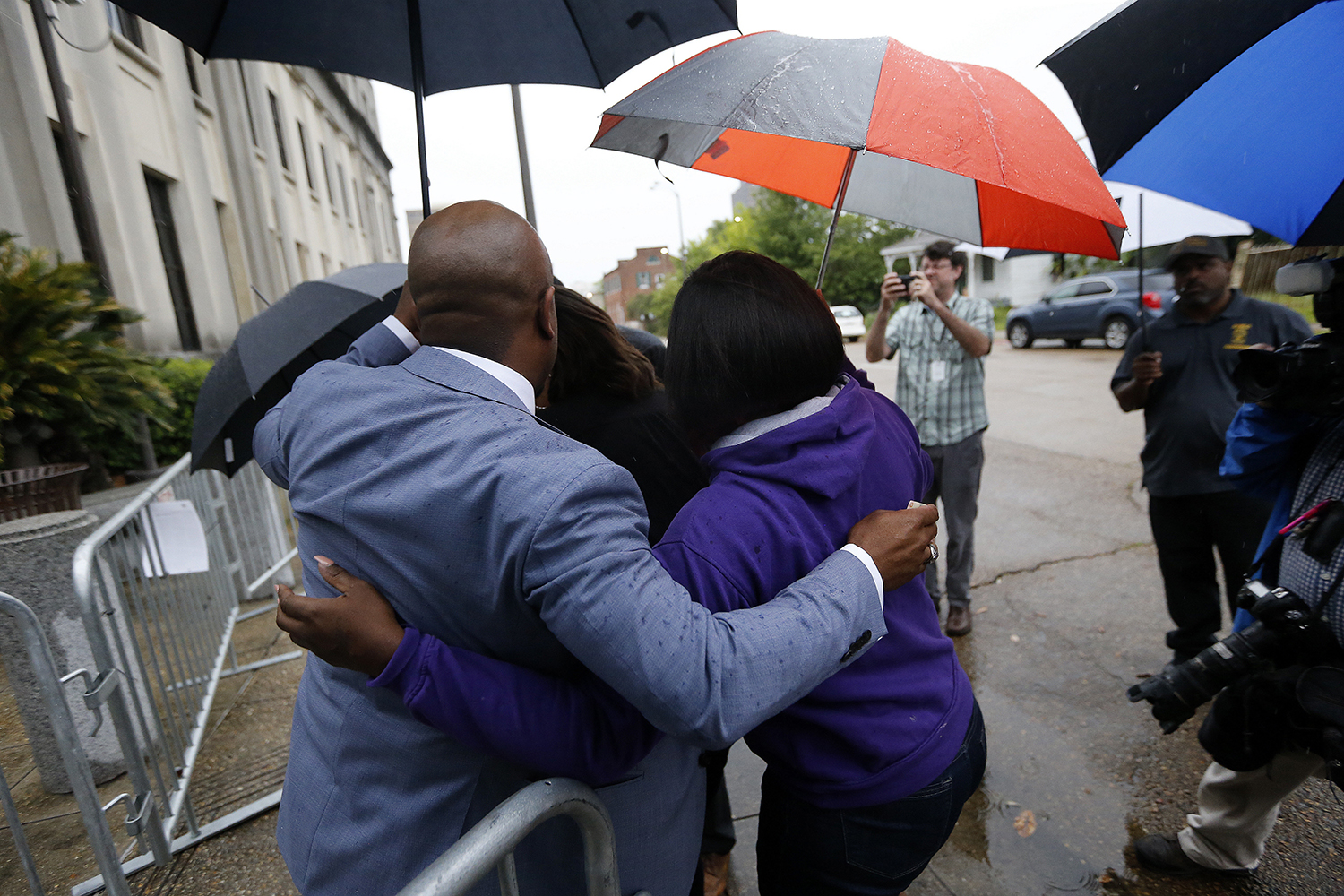 DOJ says ‘insufficient evidence’ exists to charge cops who shot Alton Sterling