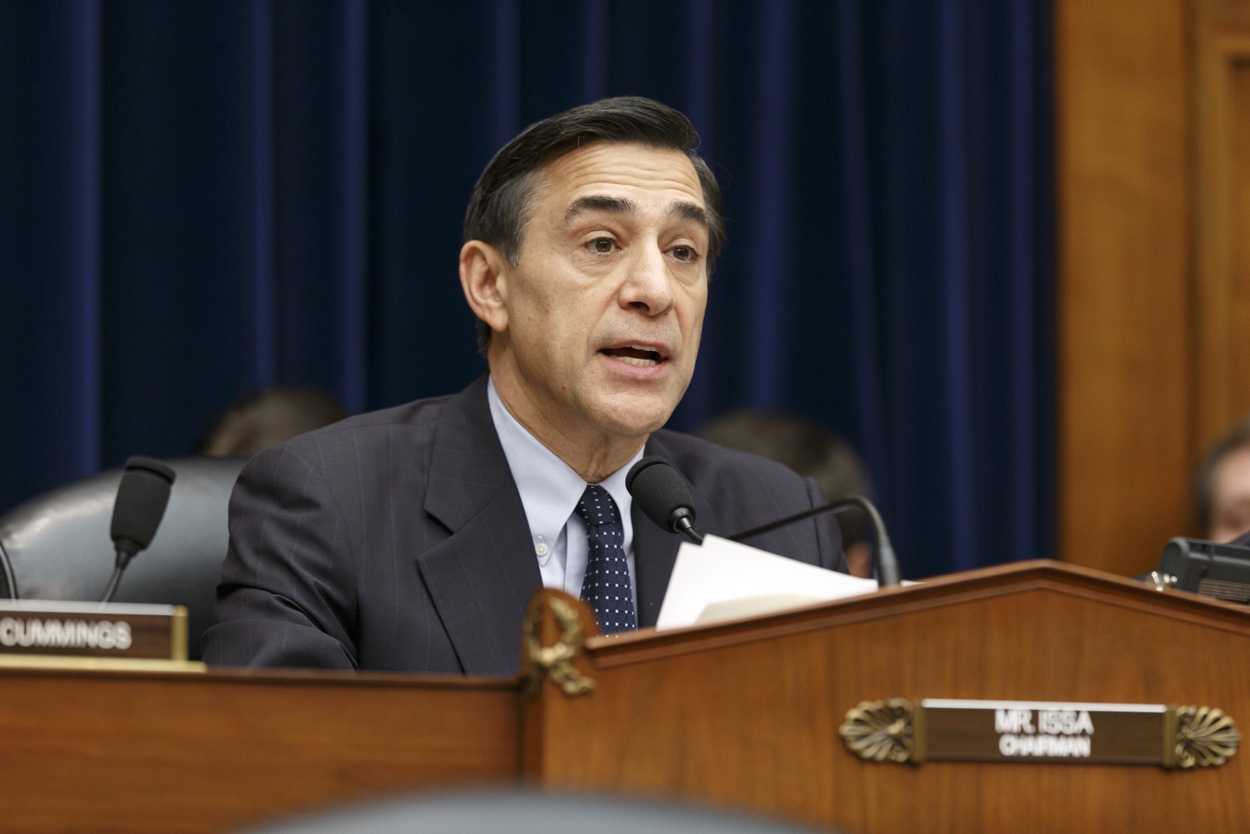 Darrell Issa threatens EPA official with contempt