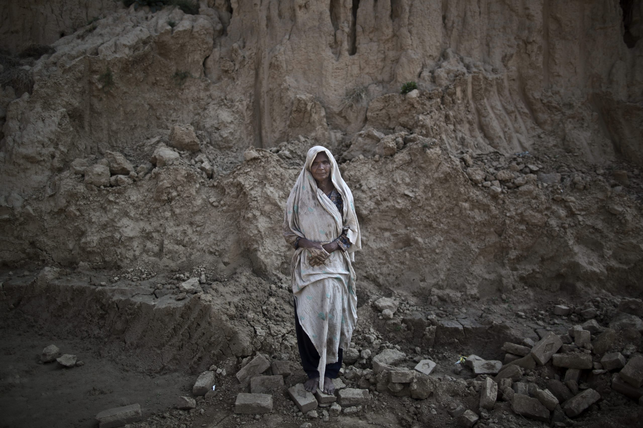 AP PHOTOS: Women brick-makers in debt in Pakistan