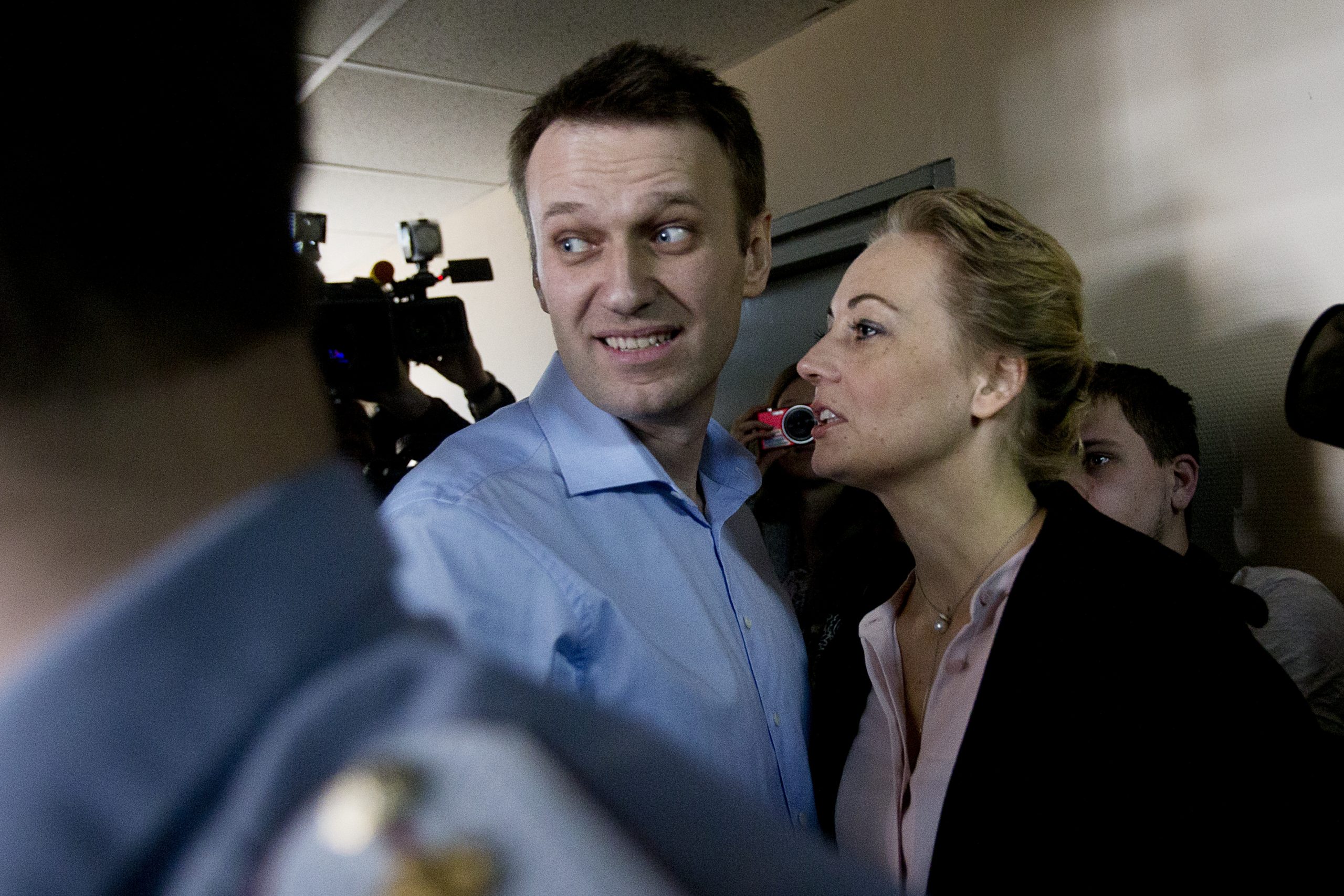 Moscow court extends Navalny’s house arrest