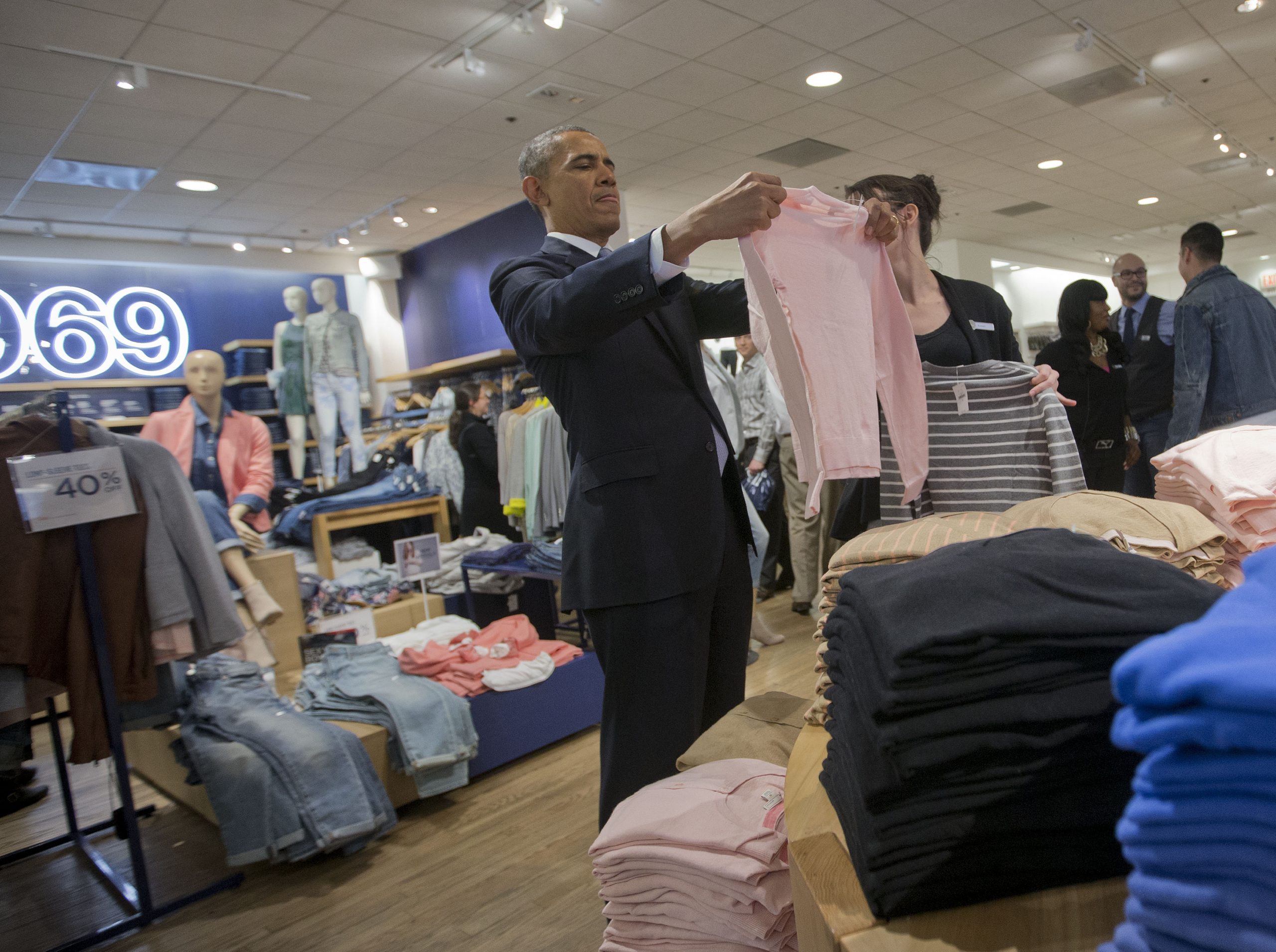 Obama at Gap: No V-necks for daughters, fears they will ‘slip’