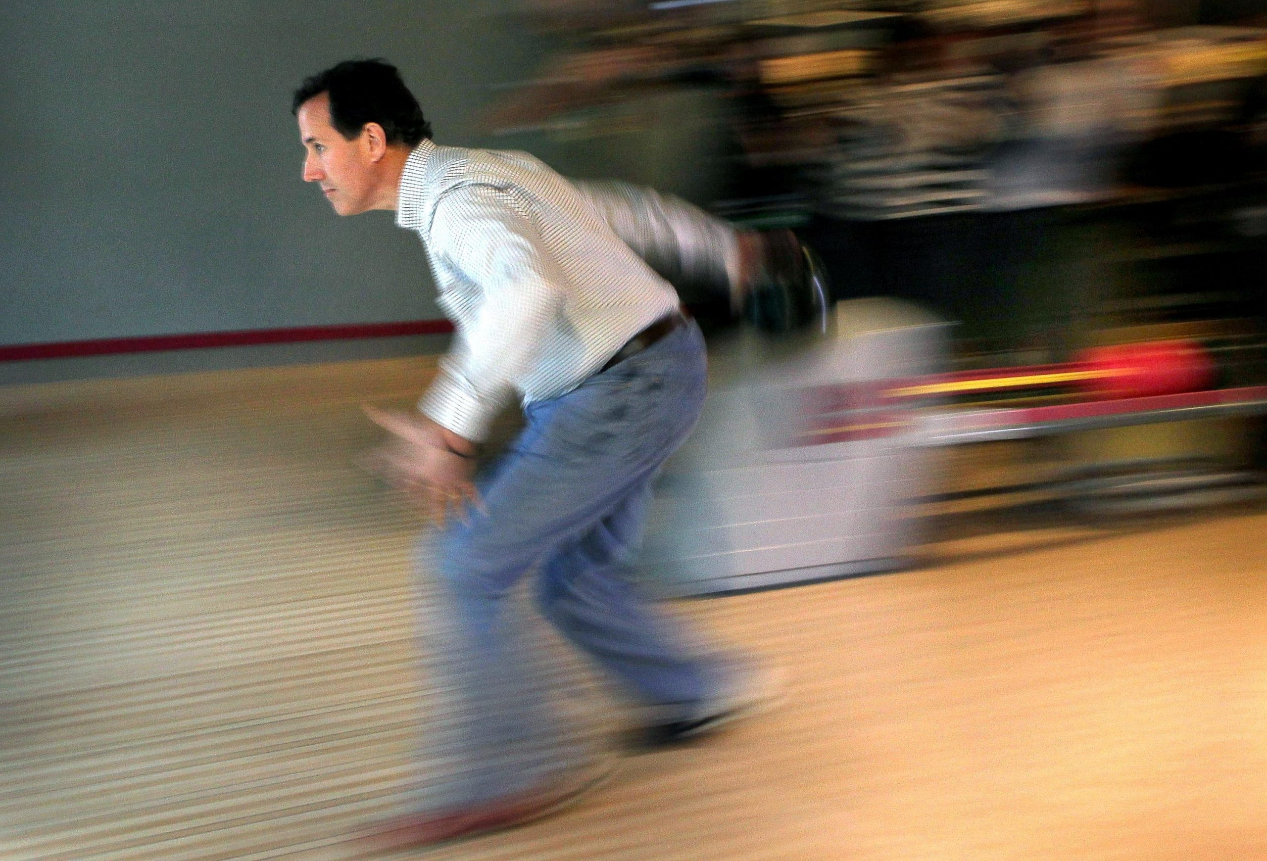 Santorum calls for ‘bowl-off’ with Romney