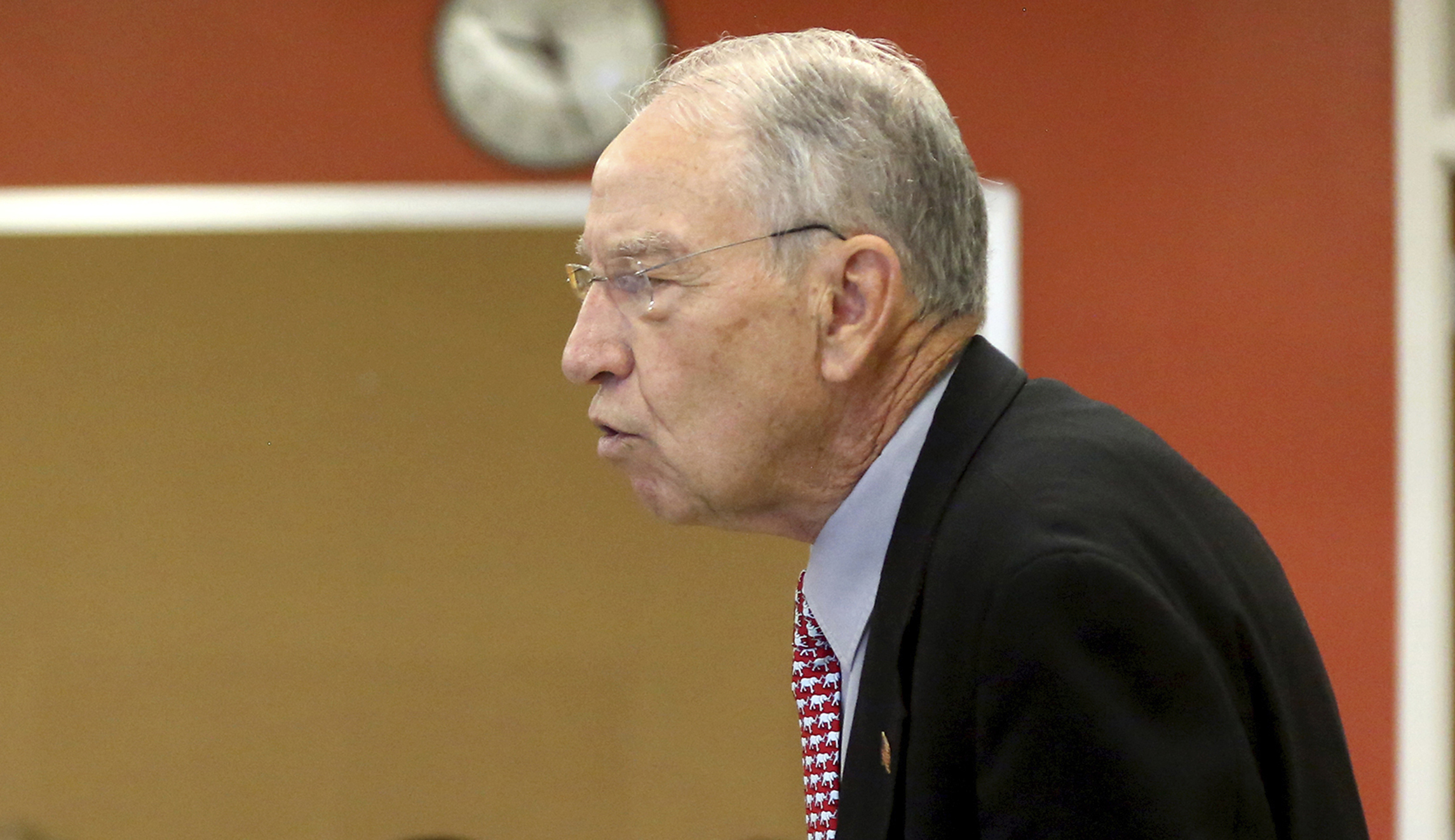 Chuck Grassley lambasts FBI for ‘gag order’ on watchdog investigation into James Comey’s firing