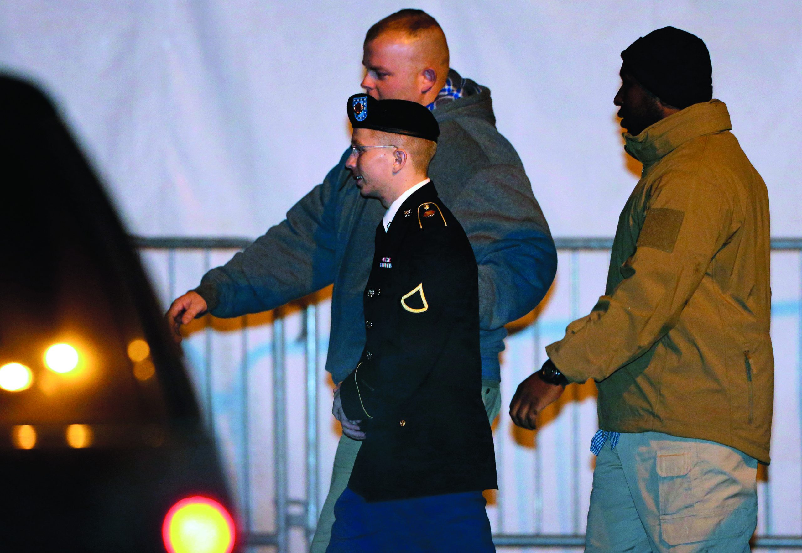 Officer: Suicide led to wariness about Bradley Manning