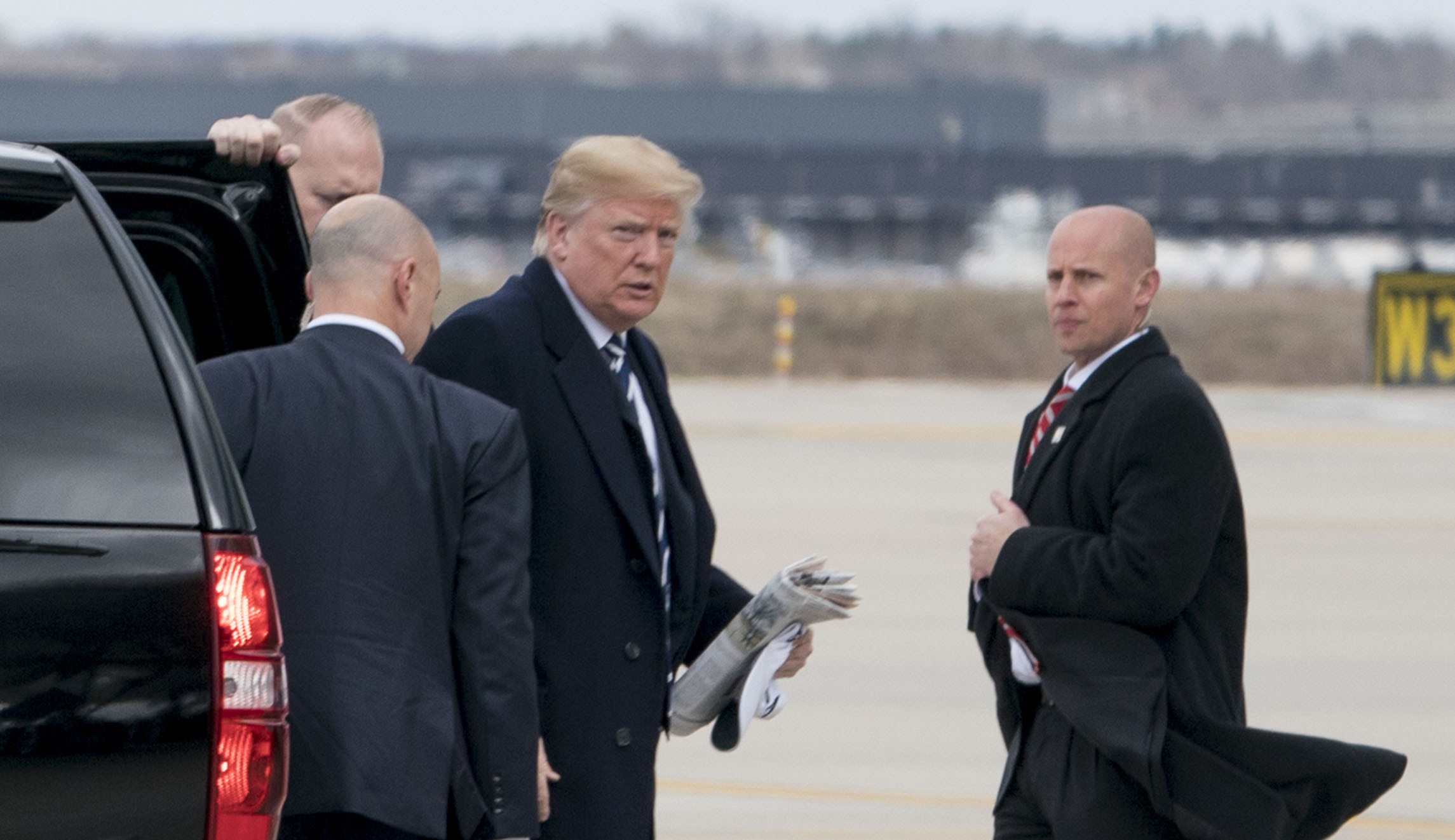 Trump backs away from urging Congress to boost purchasing age for guns