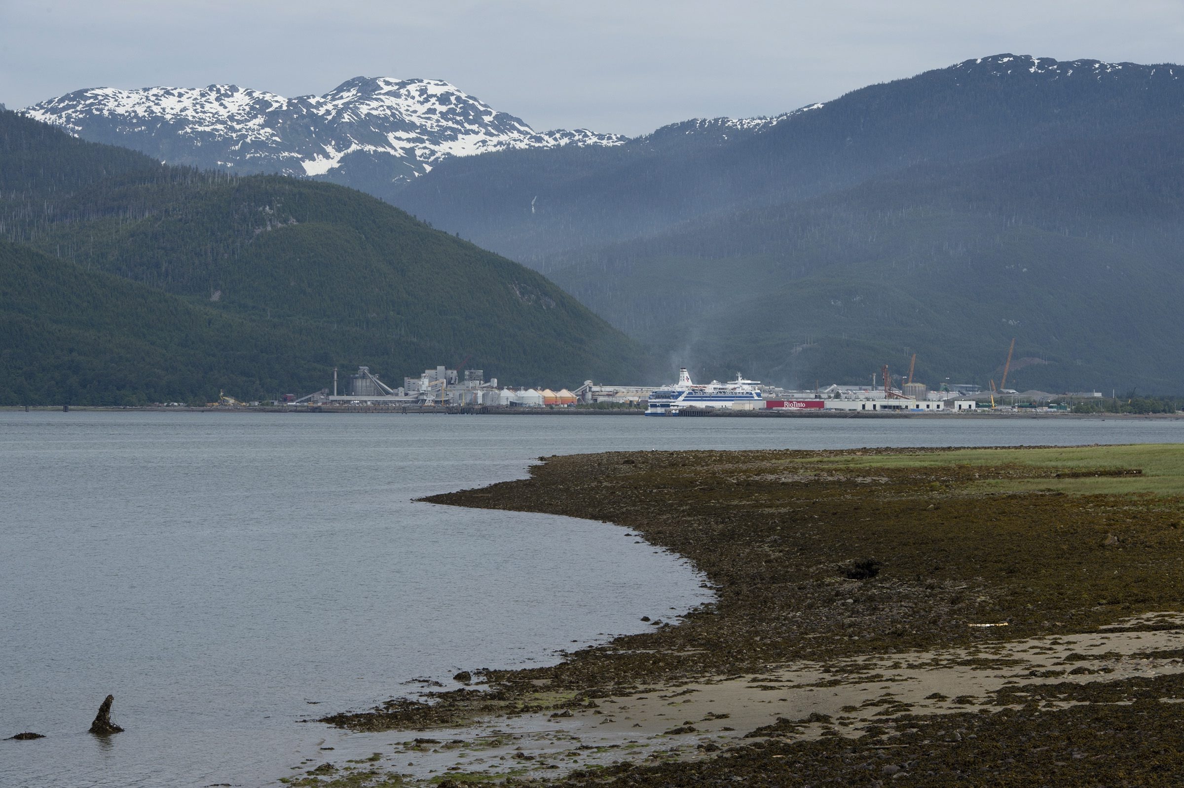 Canada OKs oil pipeline to the Pacific Coast