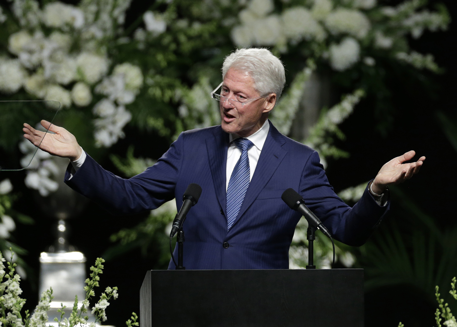 Bill Clinton mostly escapes Lynch meeting scandal