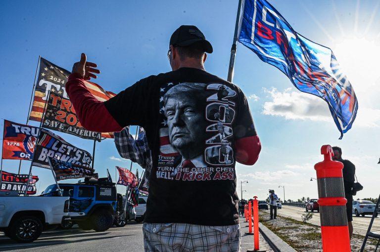 SEE IT: Protesters gather in support of Trump outside of Mar-a-Lago