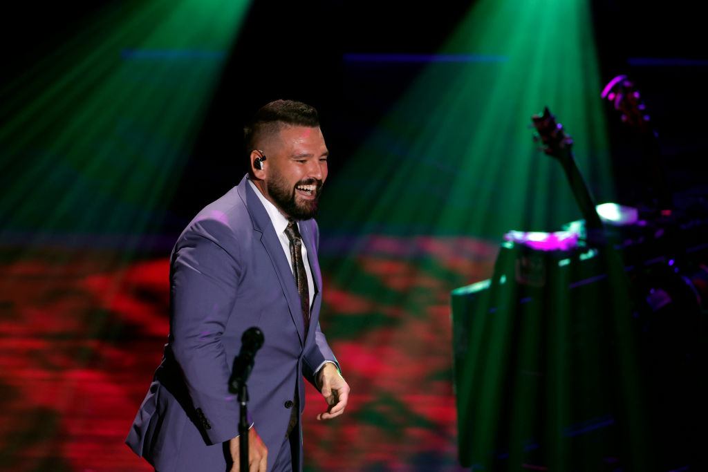 SEE IT: Shay Mooney of Dan + Shay unveils weight loss of almost 50 pounds