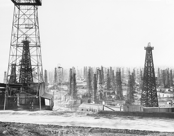 Hundreds of oil wells to close in Long Beach under city efforts to go green