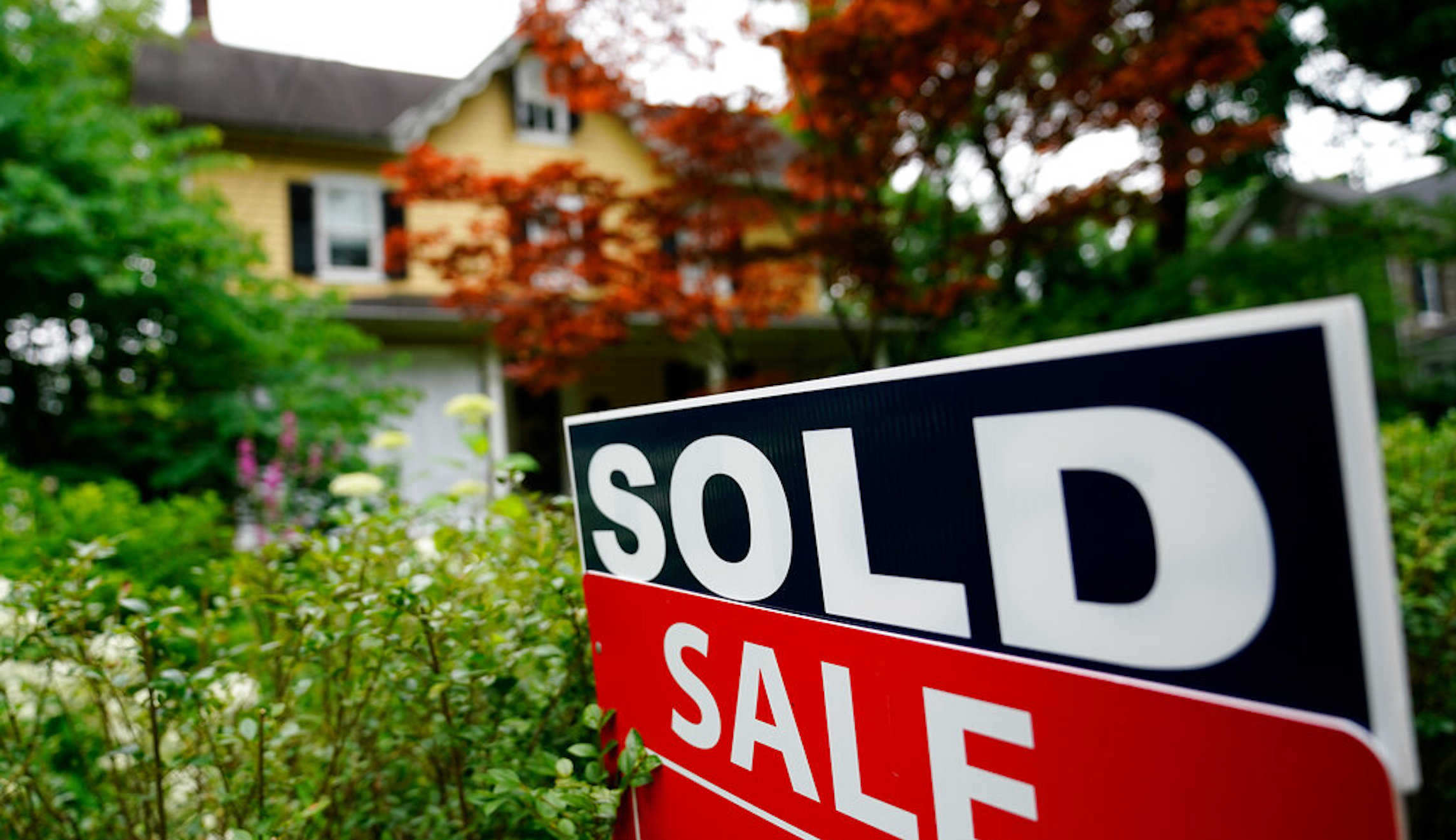 Existing home sales rise for first time in six months as mortgage rates moderate