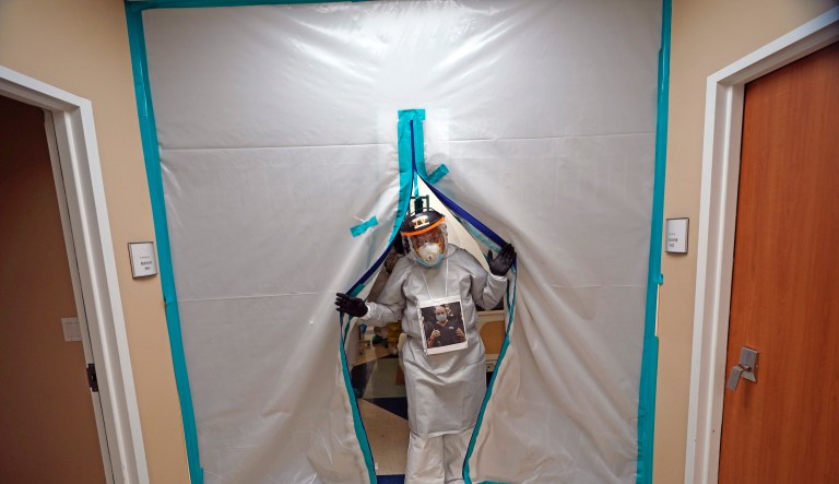 UK study finds ‘no evidence’ of omicron having lower severity than delta