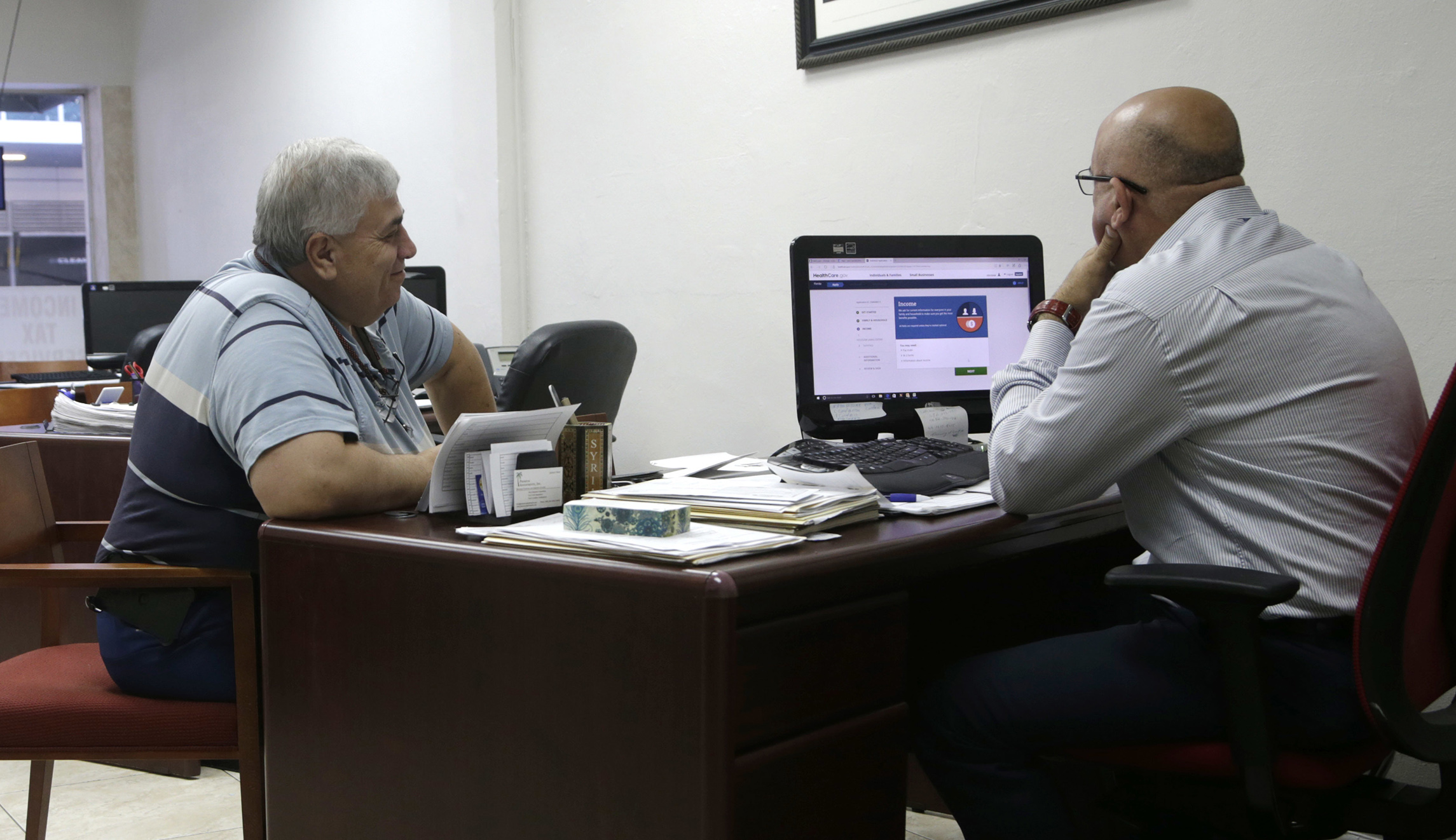 Individual insurance market enrollment continues to shrink, but Obamacare exchanges steady
