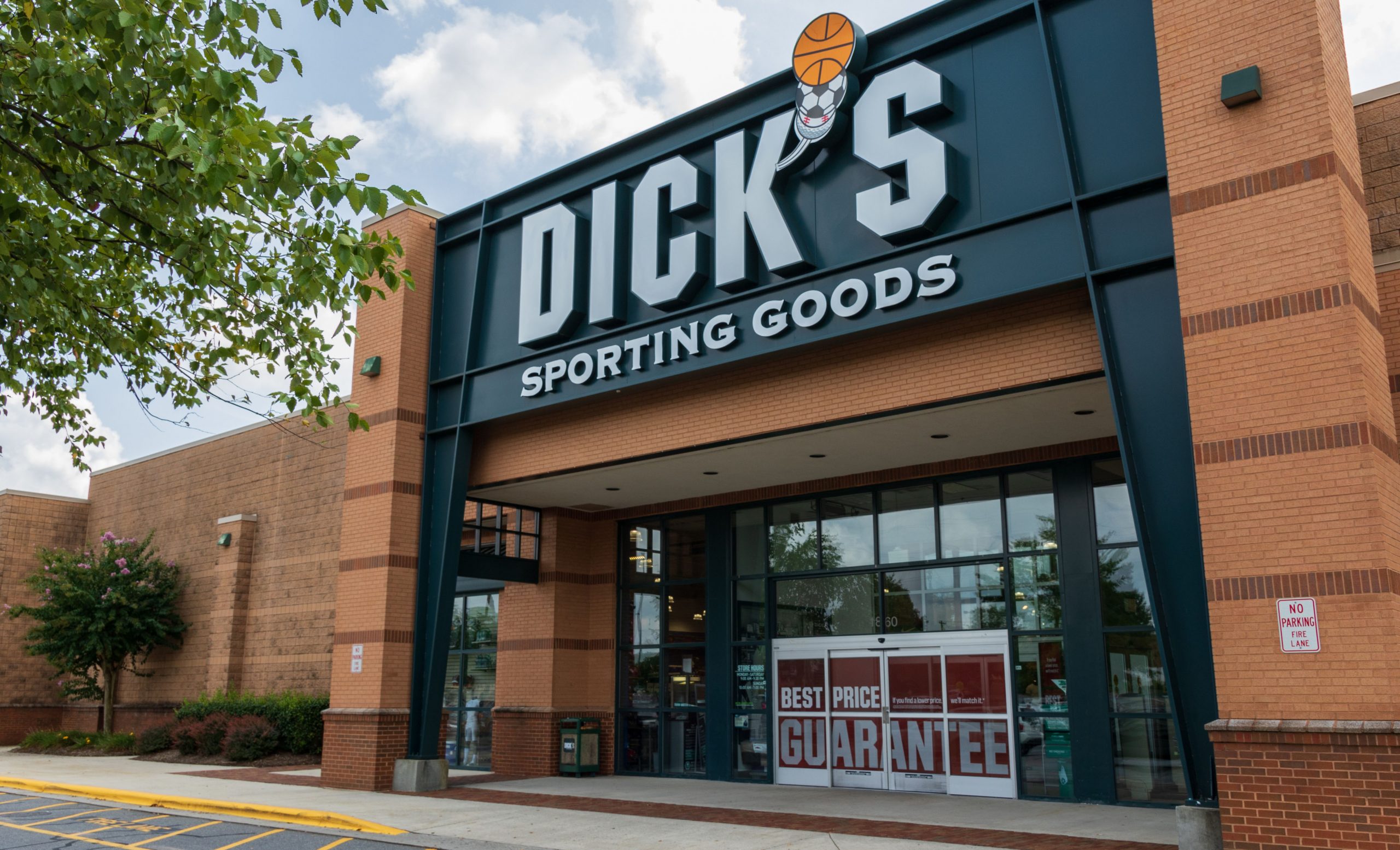 Dick’s Sporting Goods to pull hunting sections from more than 400 additional stores