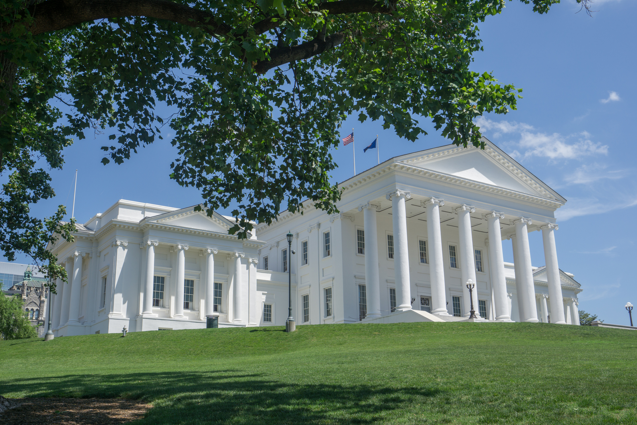 GOP primary roiled by candidate’s cocaine and burglary past