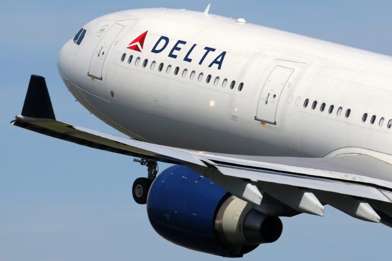Delta employee shuts down ‘misgendered’ claim at LaGuardia Airport