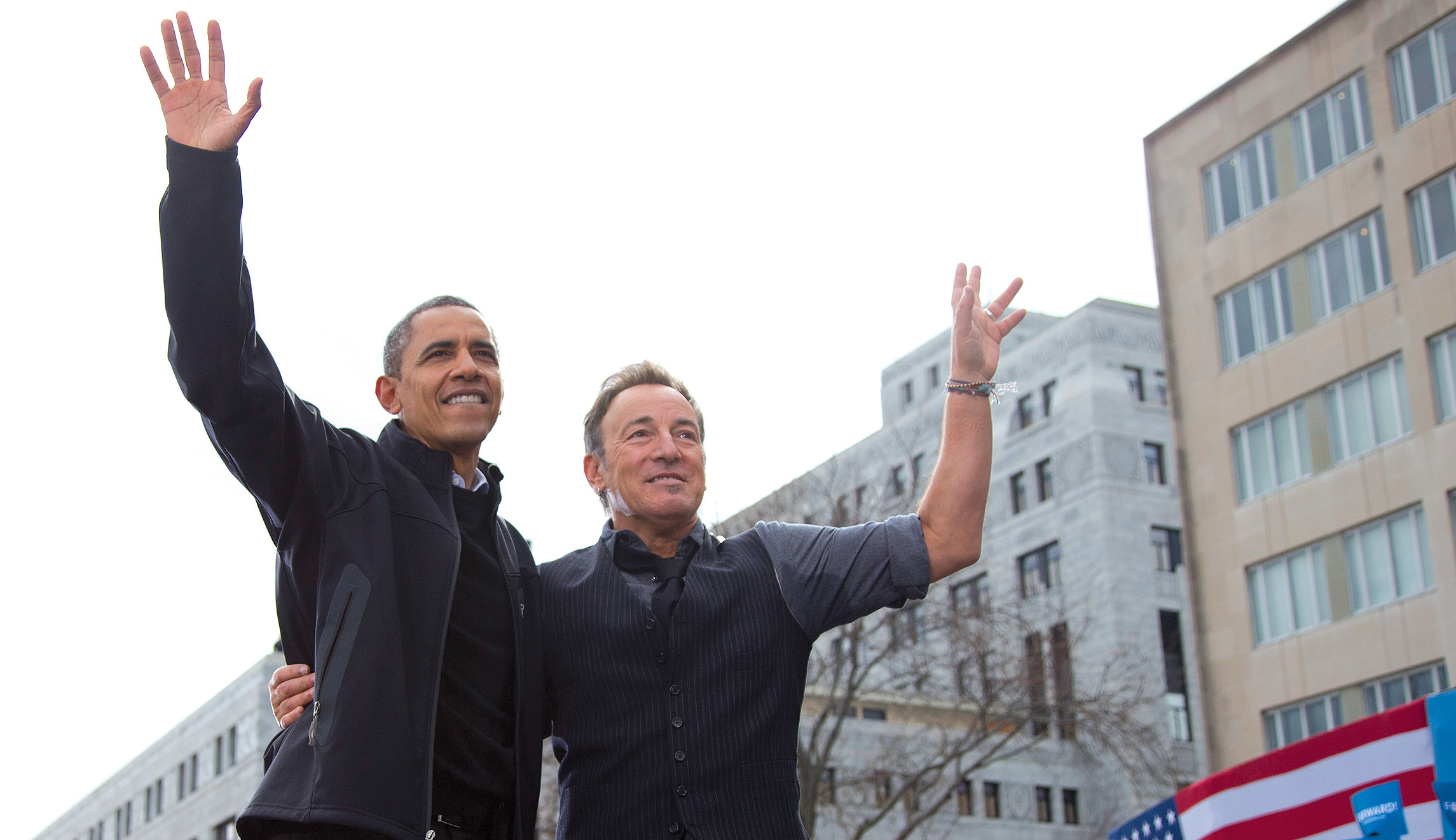 Bruce Springsteen crosses the picket line