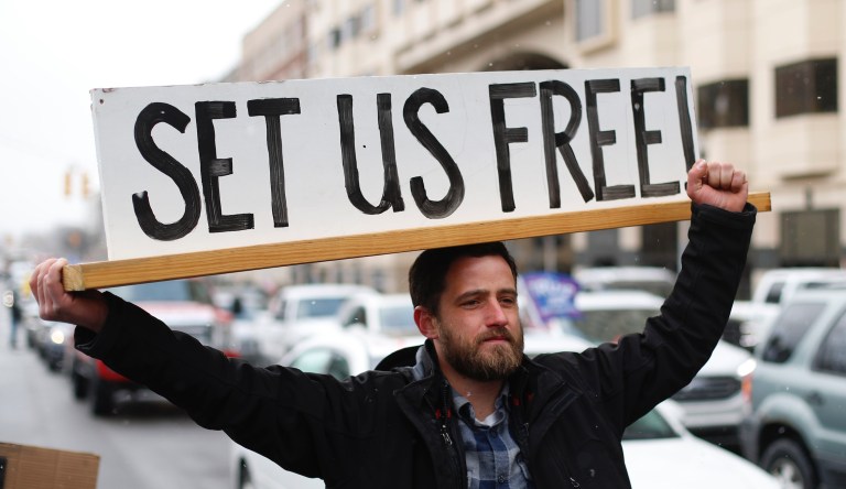 Trump bets on GOP-led revolts in swing states for election support