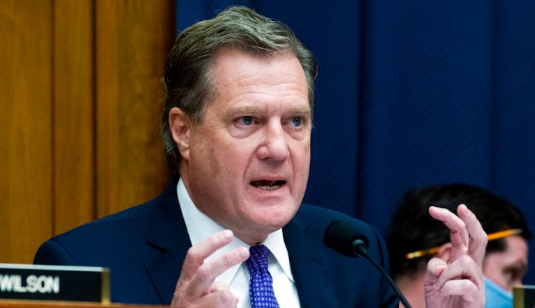 Biden may deter China by revealing its assistance to Russia, Intelligence Committee chairman says