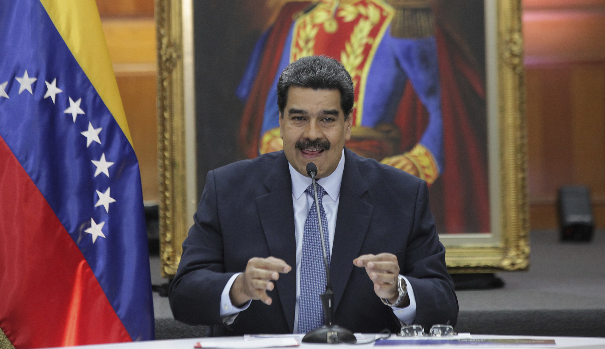 White House offers safety to Maduro if he leaves Venezuela peacefully